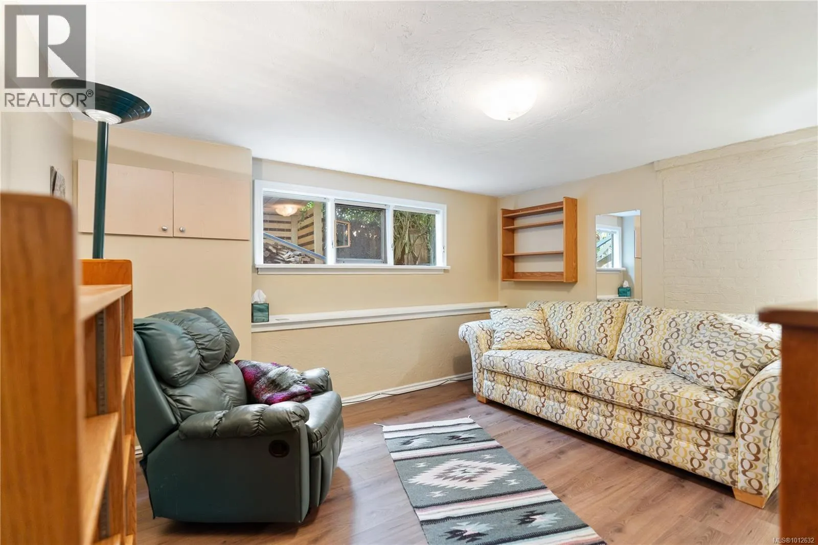 747 Falkland Rd