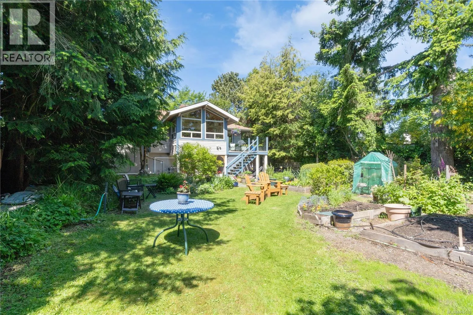 747 Falkland Rd