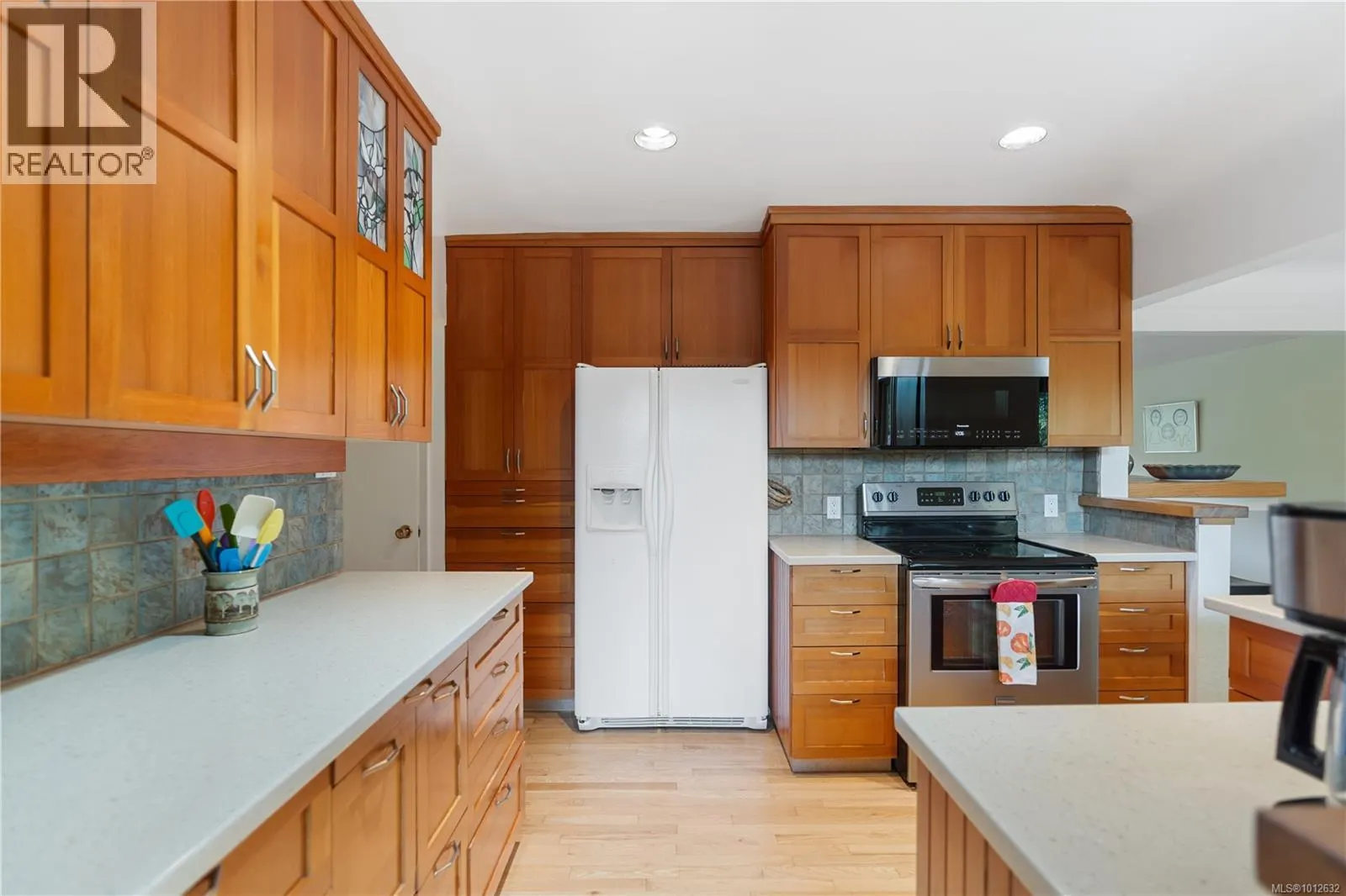 747 Falkland Rd