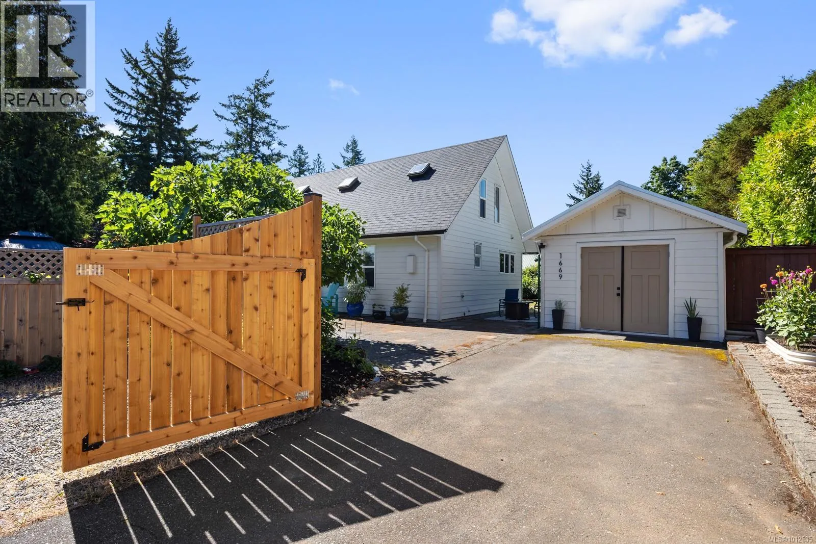 1669 Cottonwood Lane