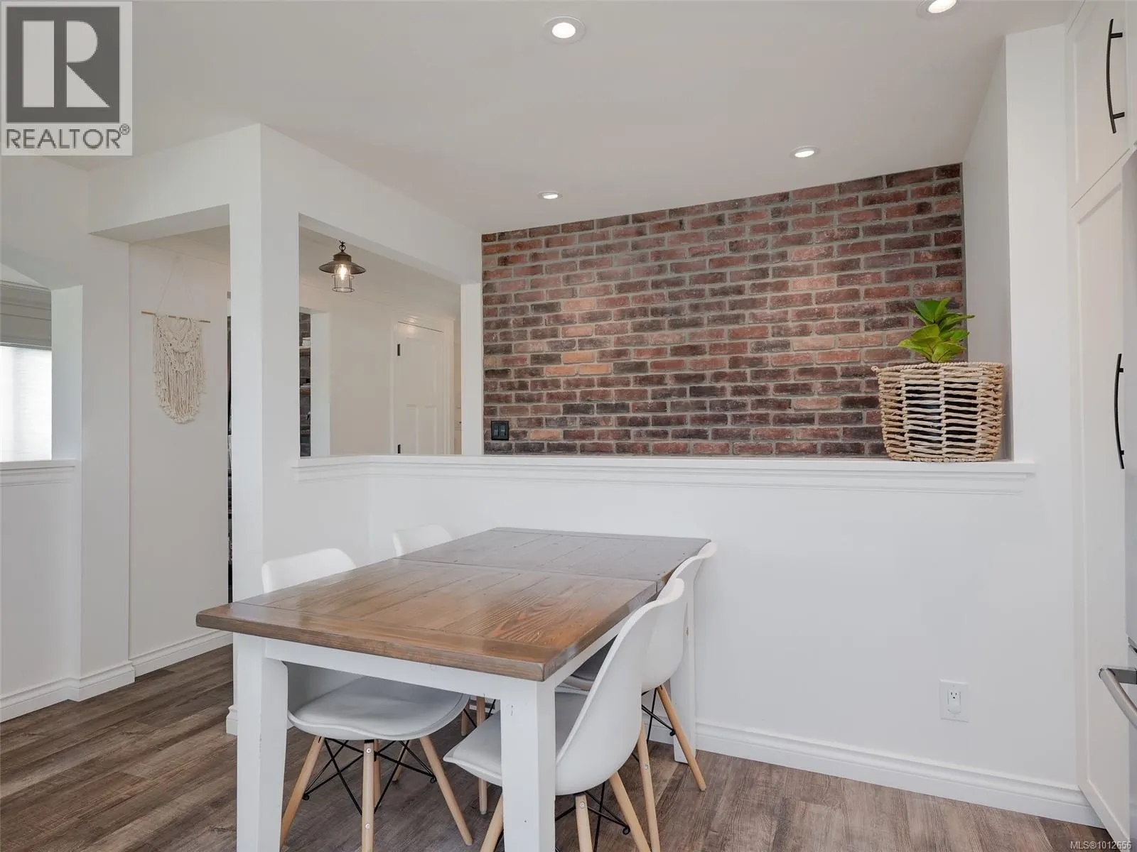 354 Gorge Rd W
