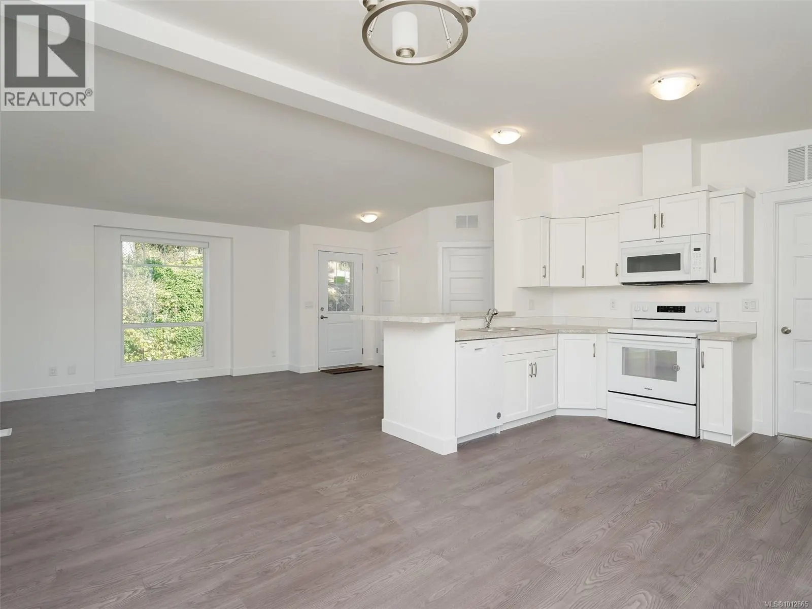 37 5838 Blythwood Rd