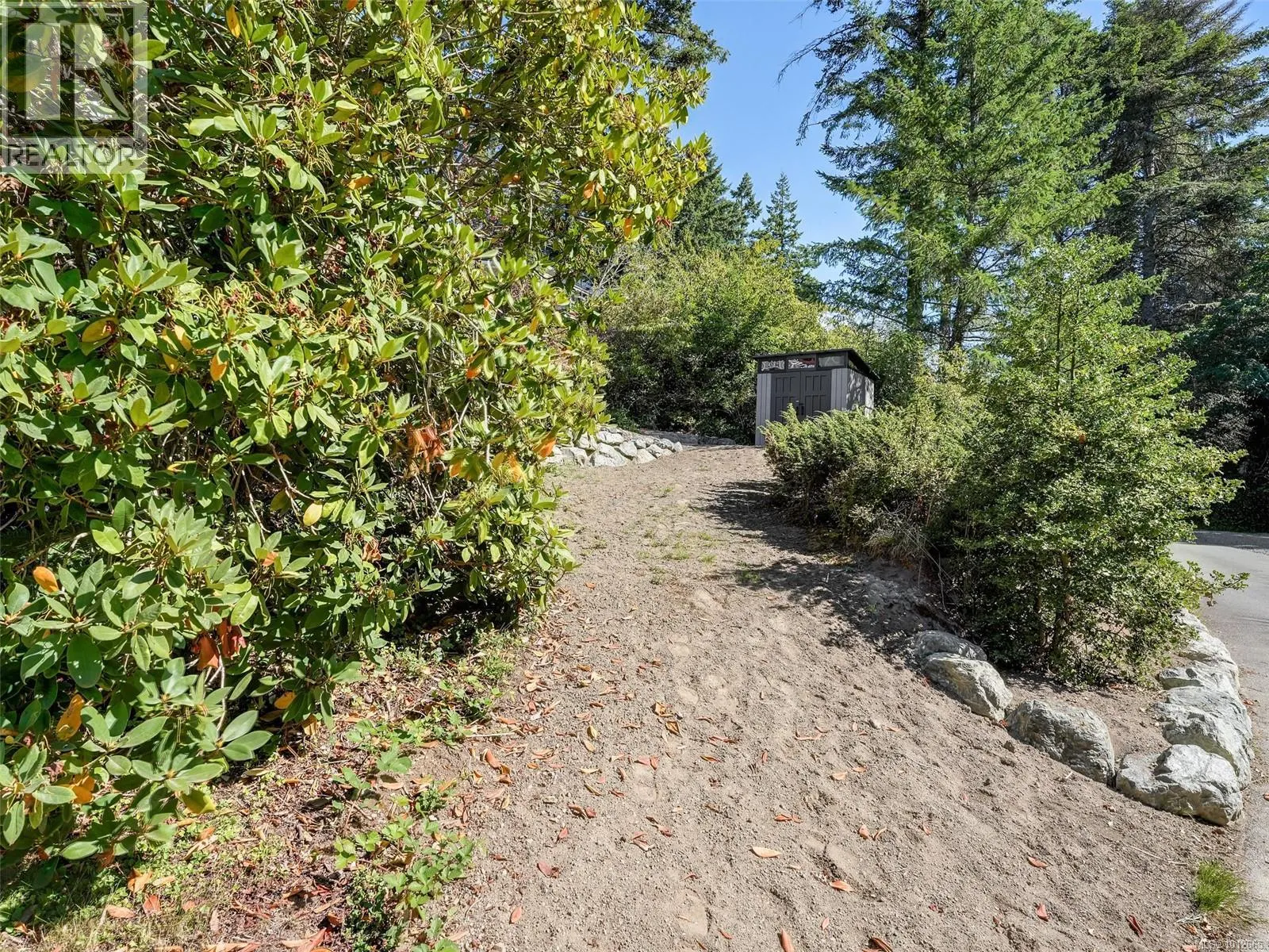 37 5838 Blythwood Rd