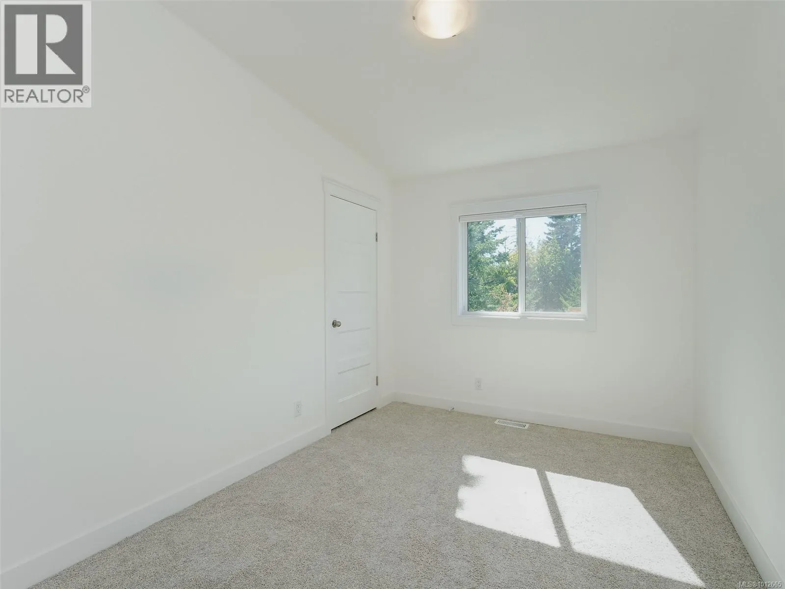 37 5838 Blythwood Rd