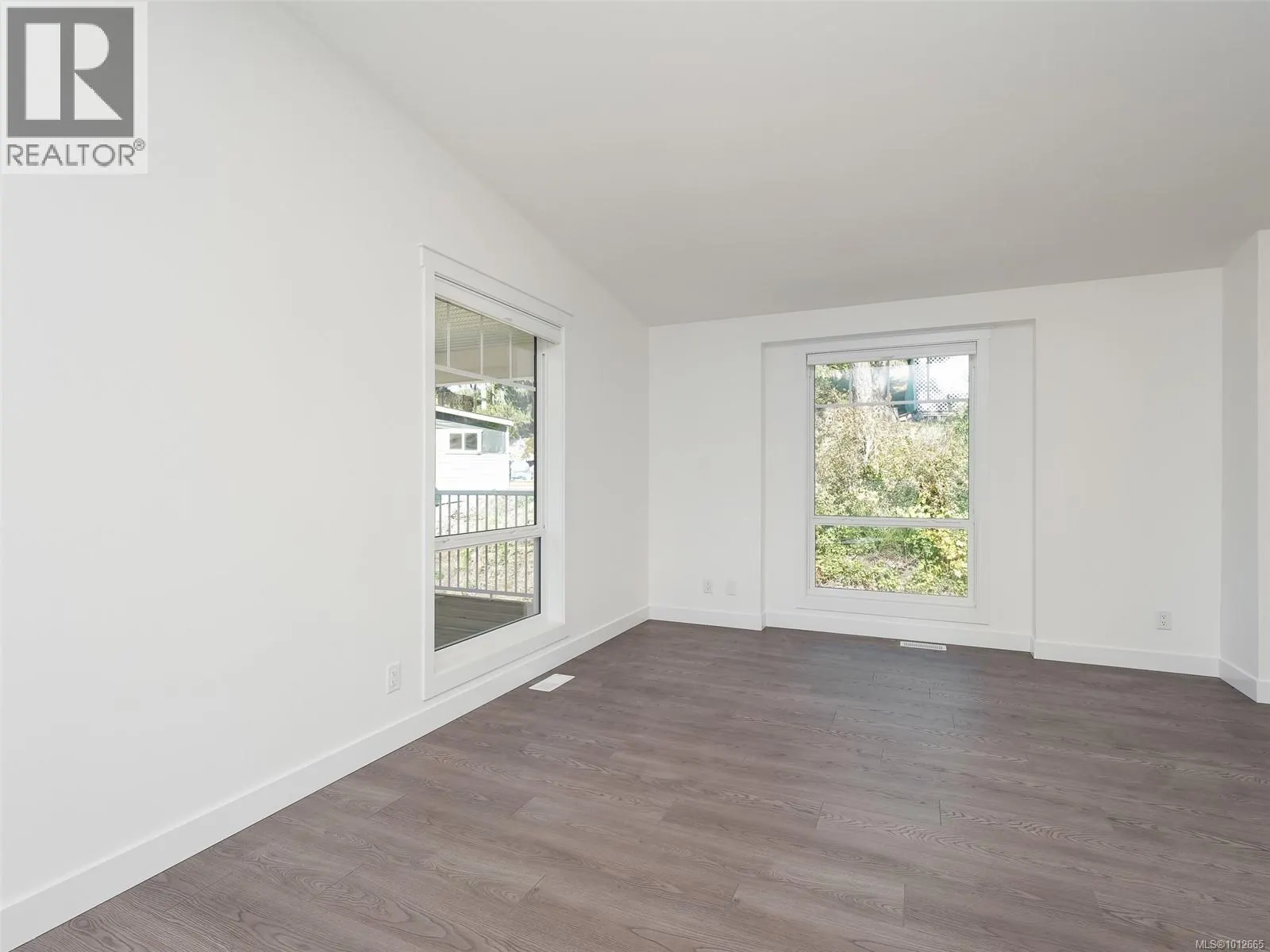 37 5838 Blythwood Rd