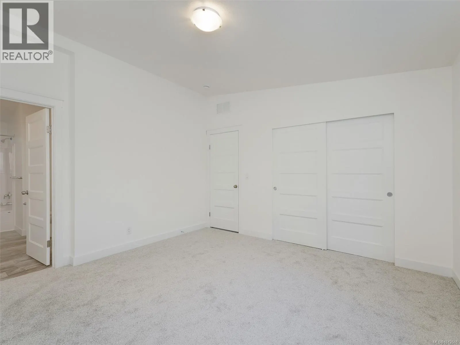 37 5838 Blythwood Rd