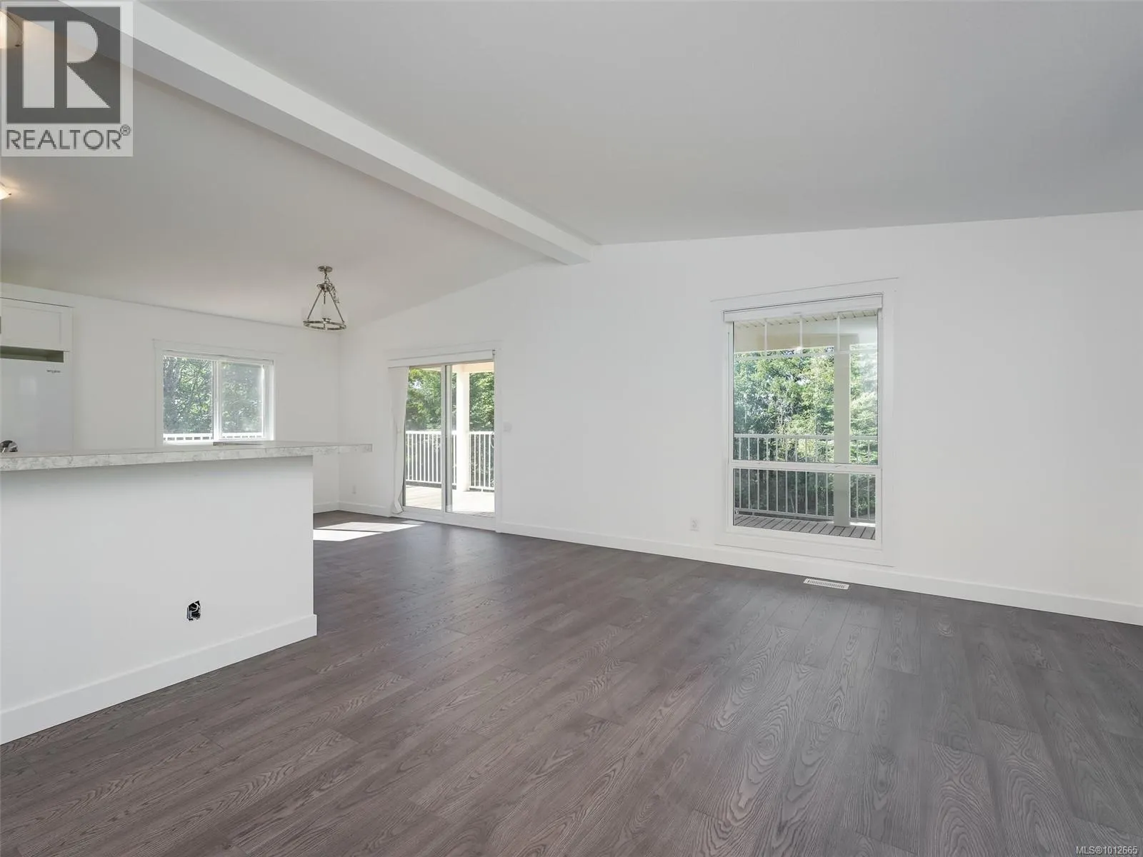37 5838 Blythwood Rd