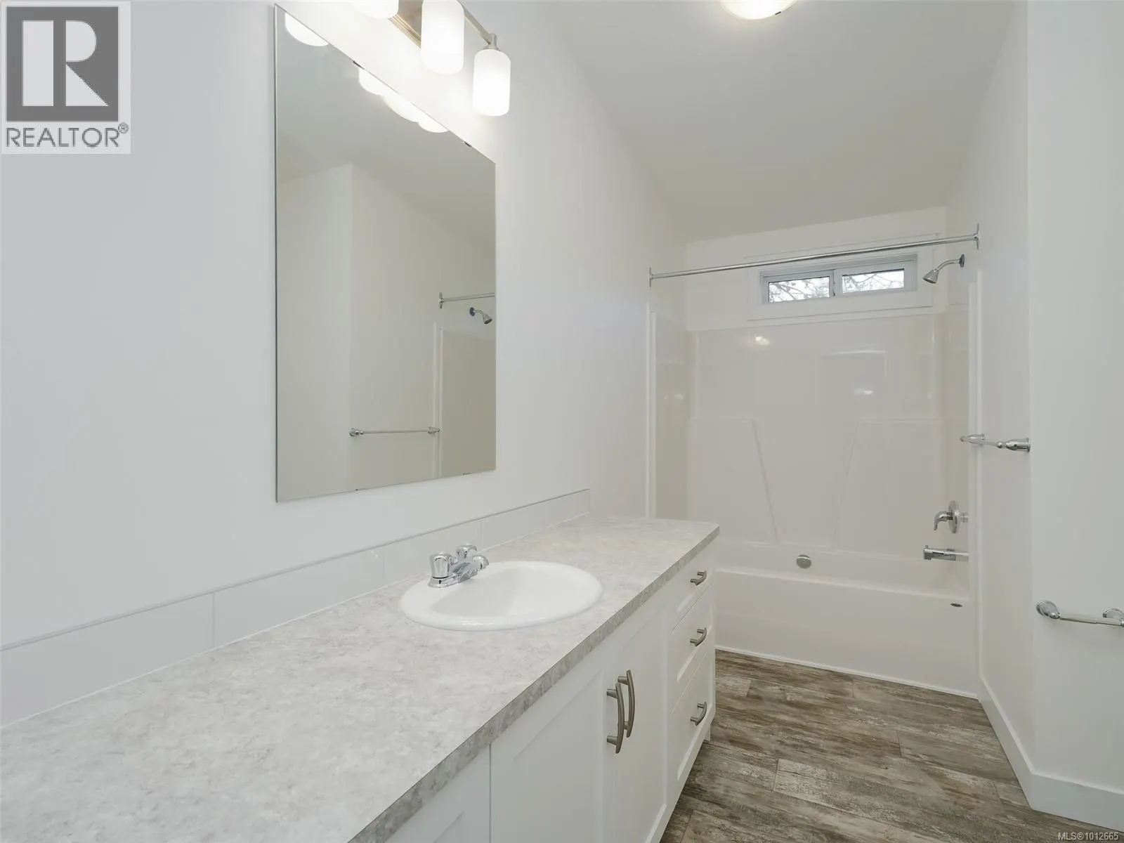 37 5838 Blythwood Rd