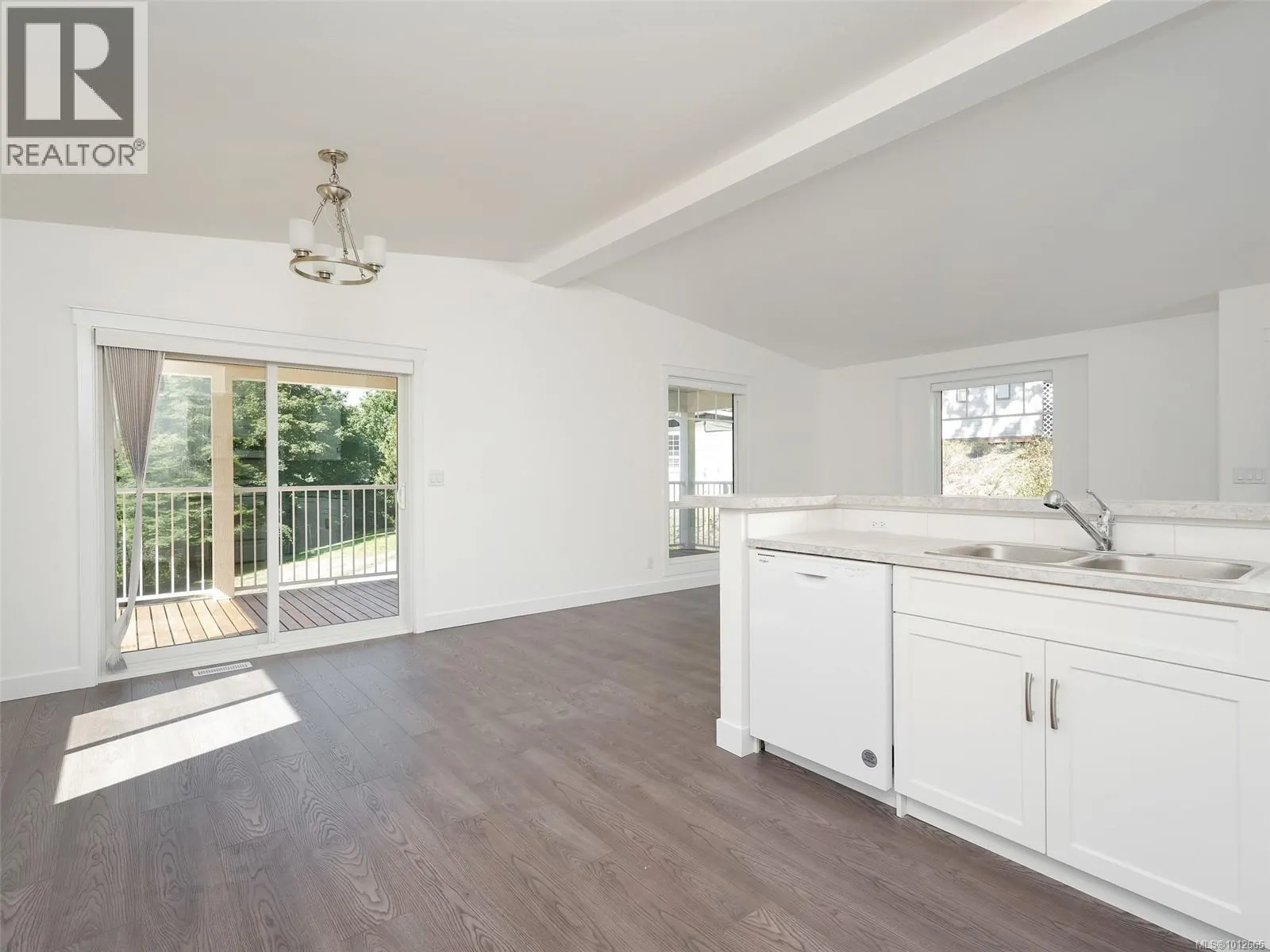 37 5838 Blythwood Rd