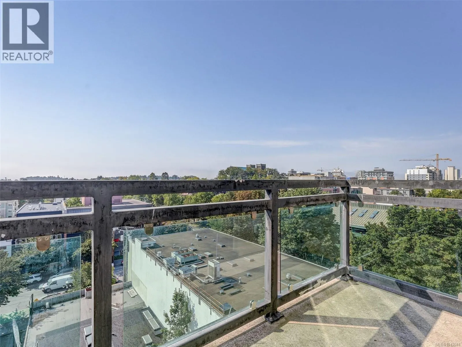 822 1029 View St
