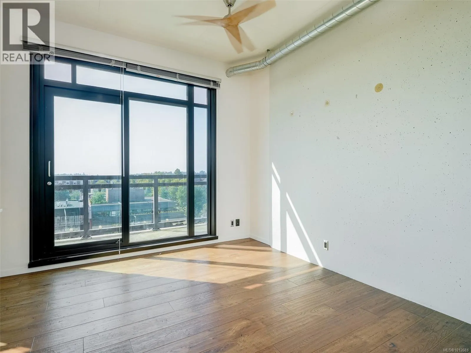 822 1029 View St