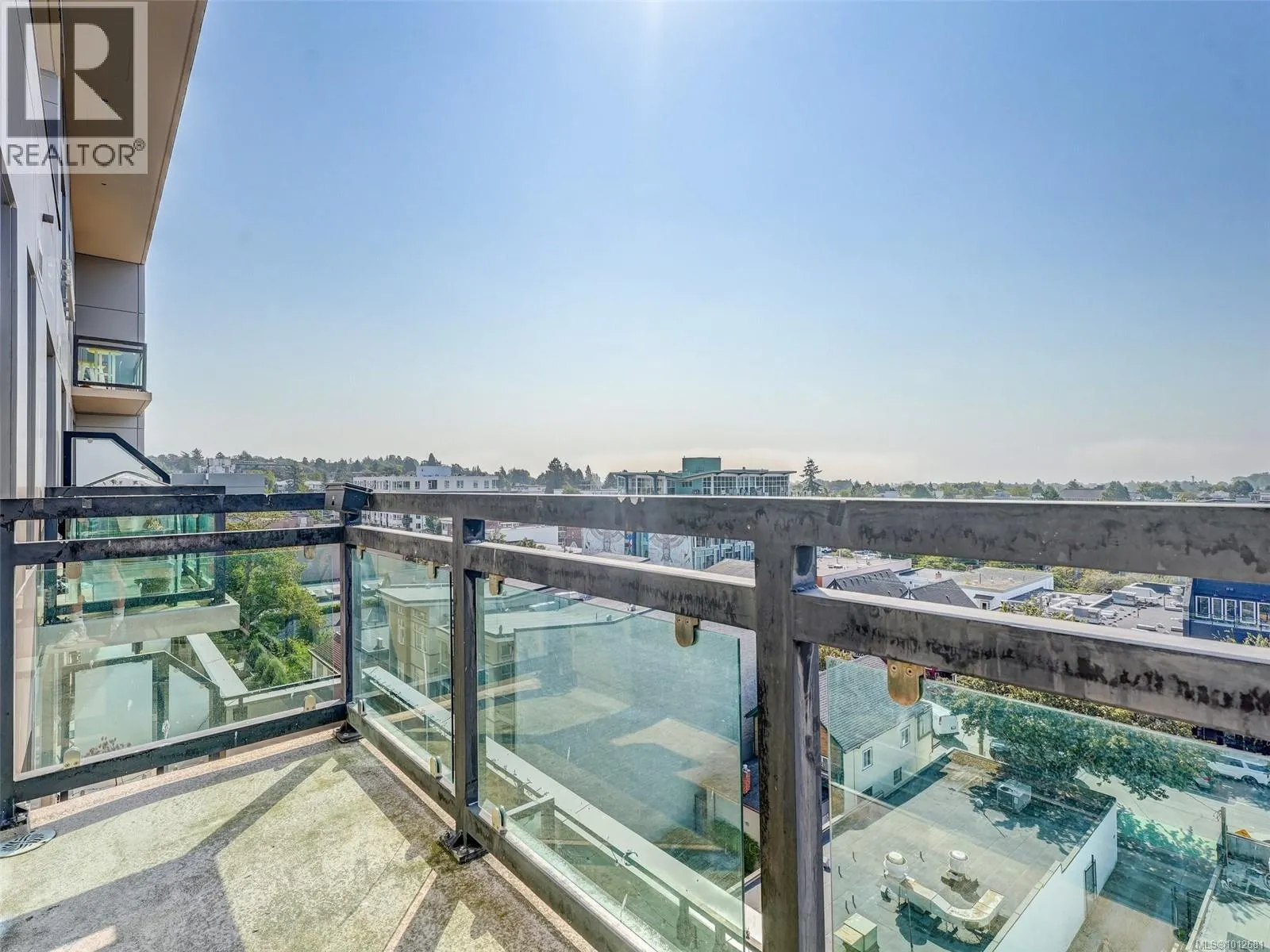 822 1029 View St
