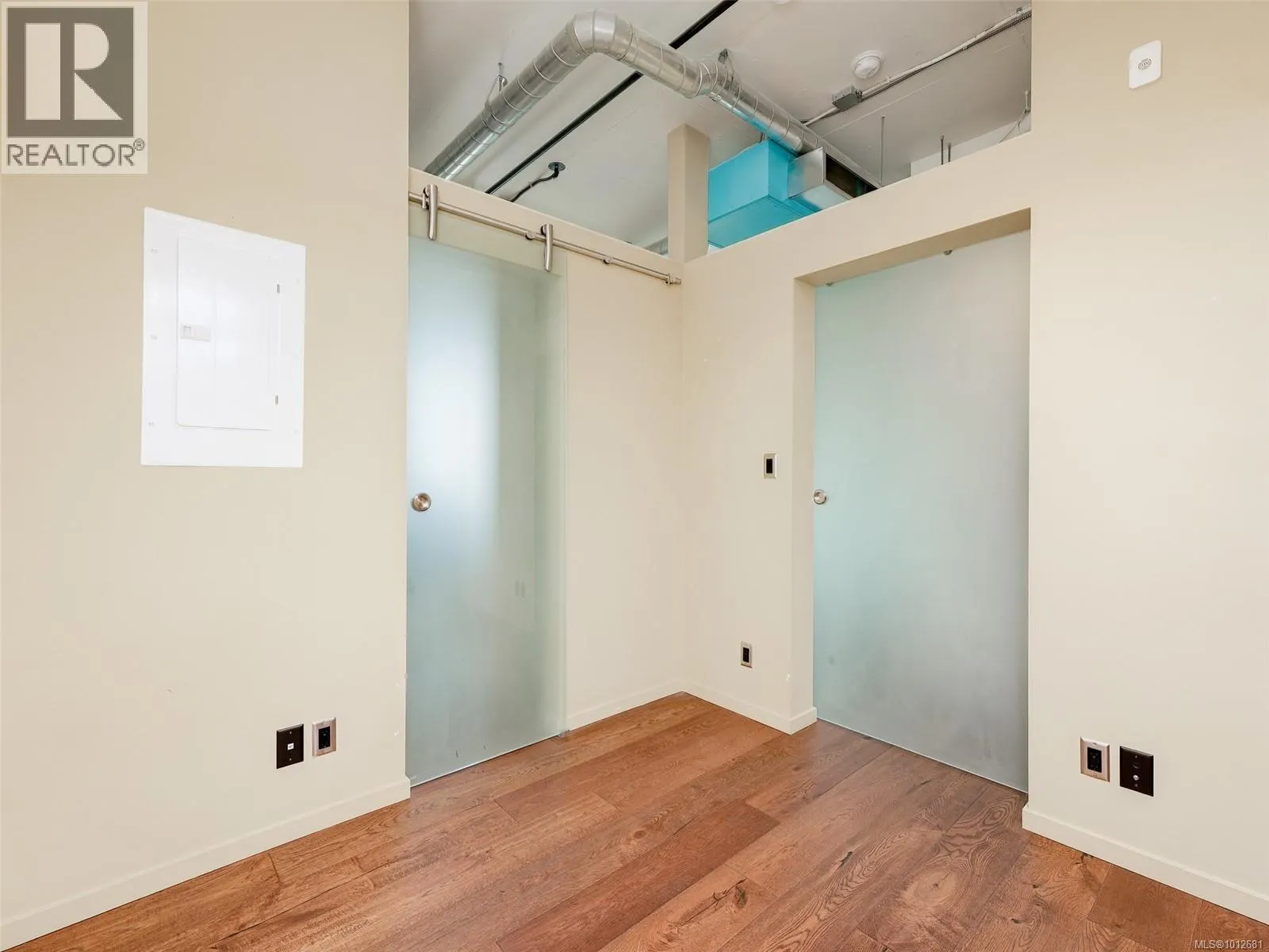 822 1029 View St