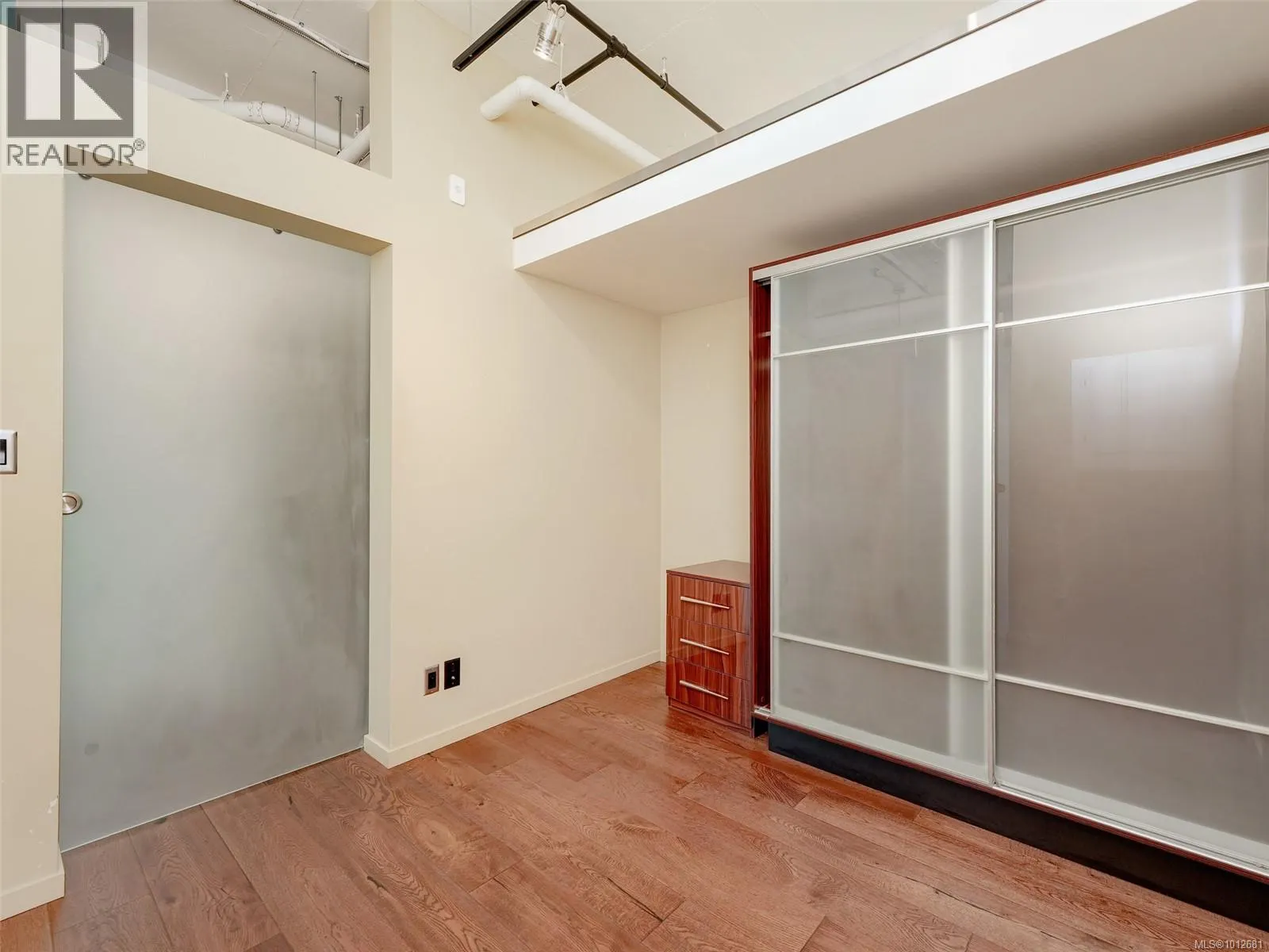 822 1029 View St