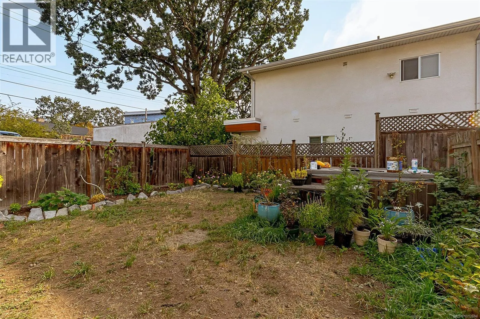 2411 Quadra St