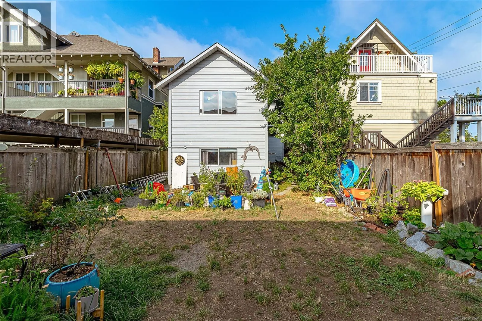 2411 Quadra St