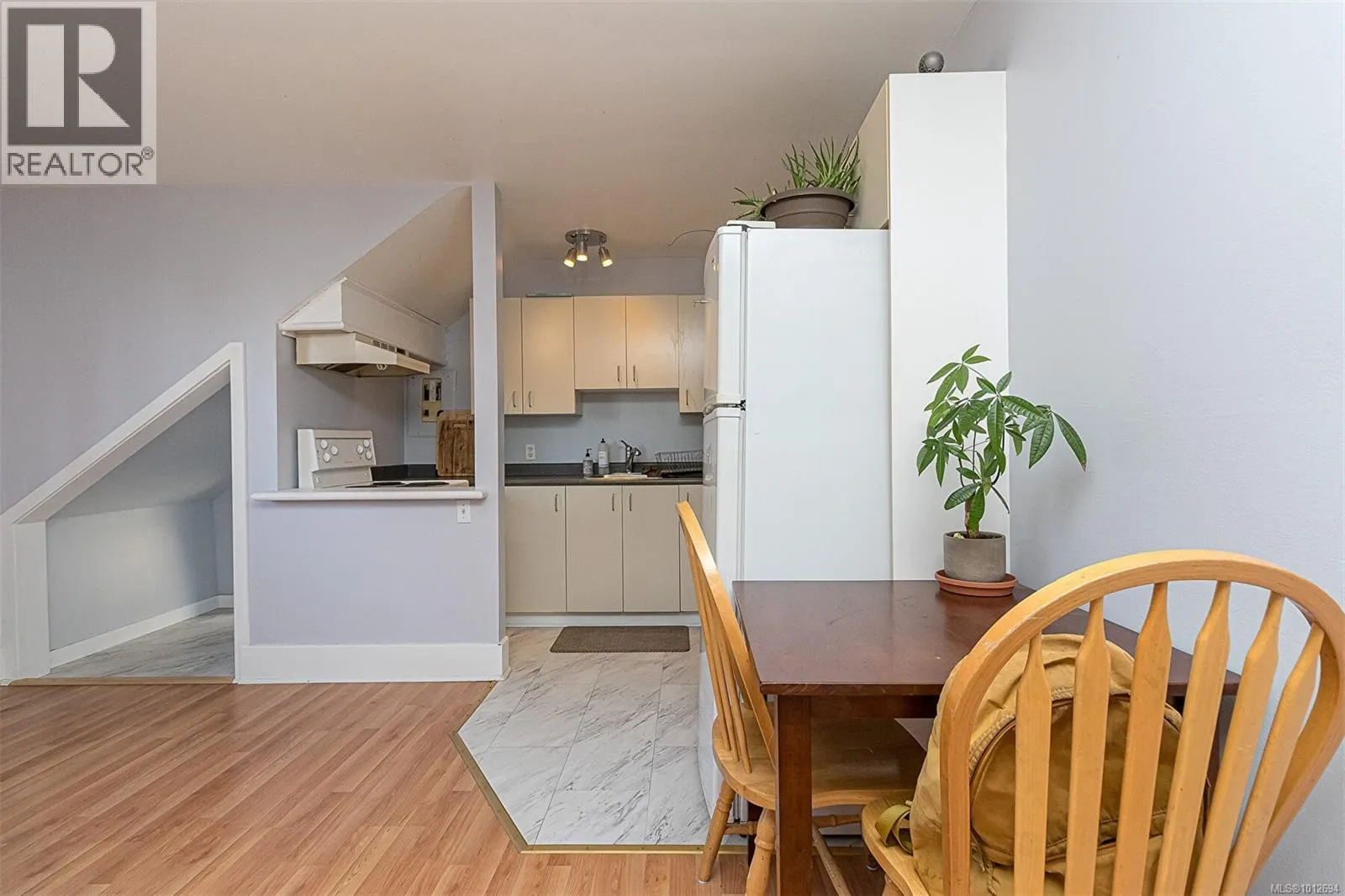 2411 Quadra St