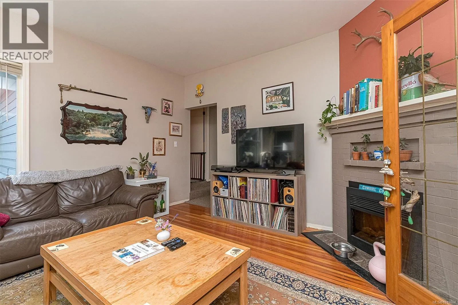 2411 Quadra St
