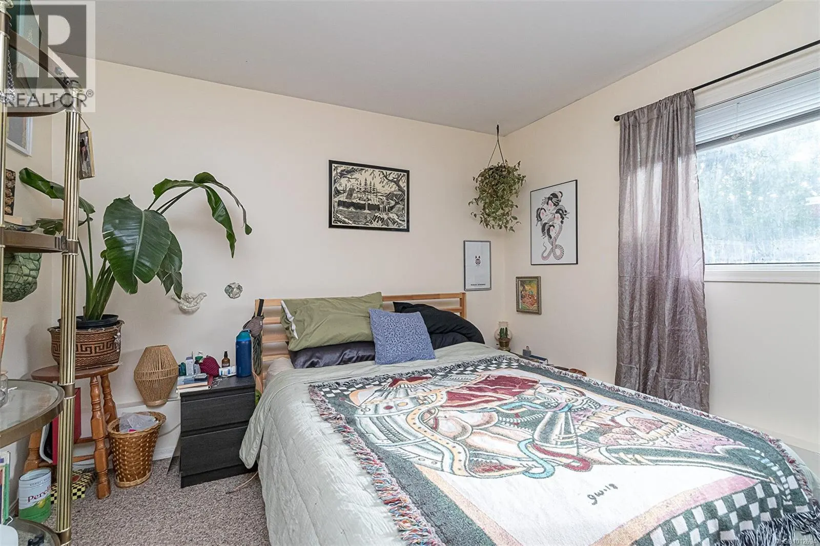 2411 Quadra St