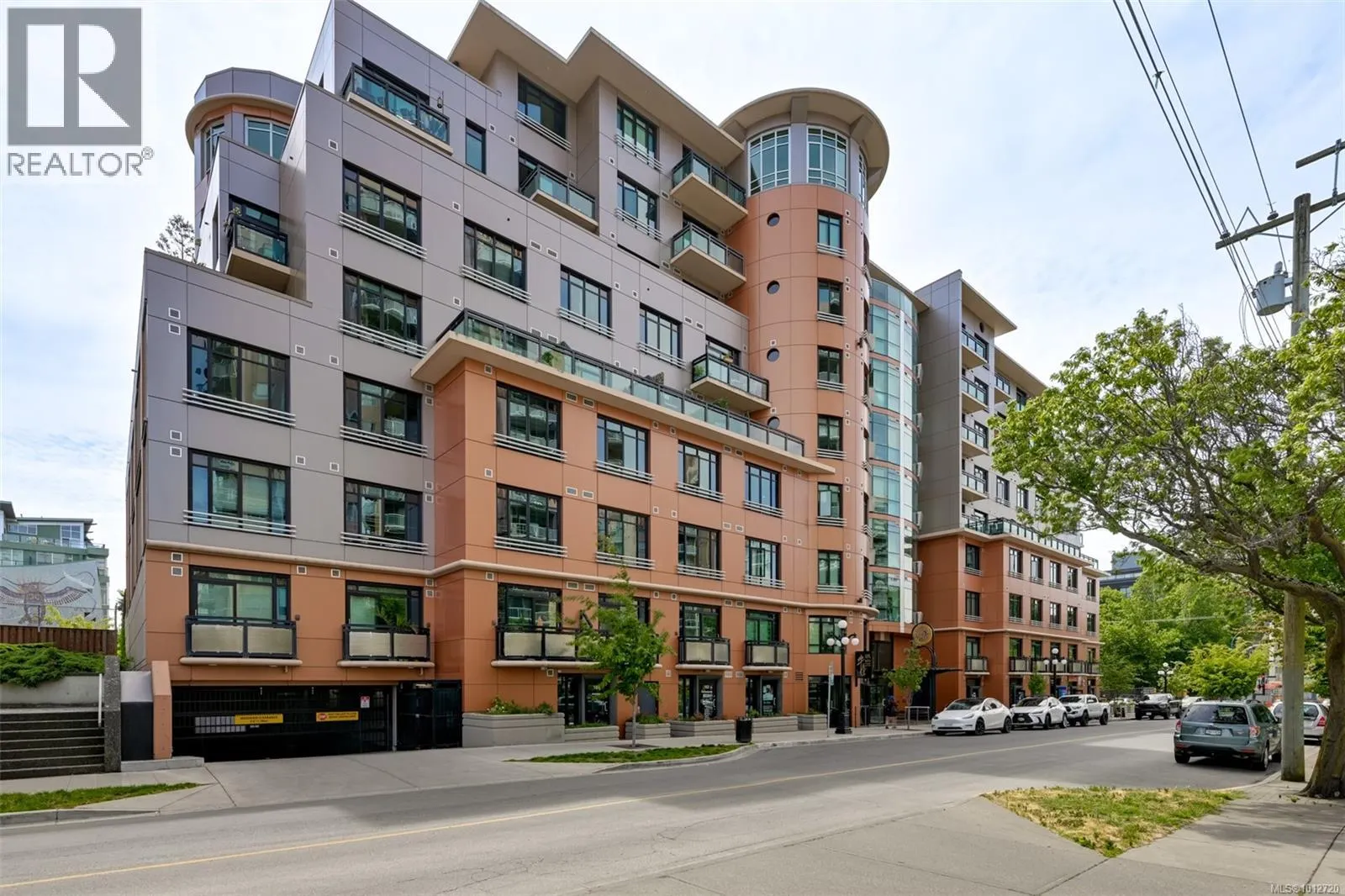 523 1029 View St