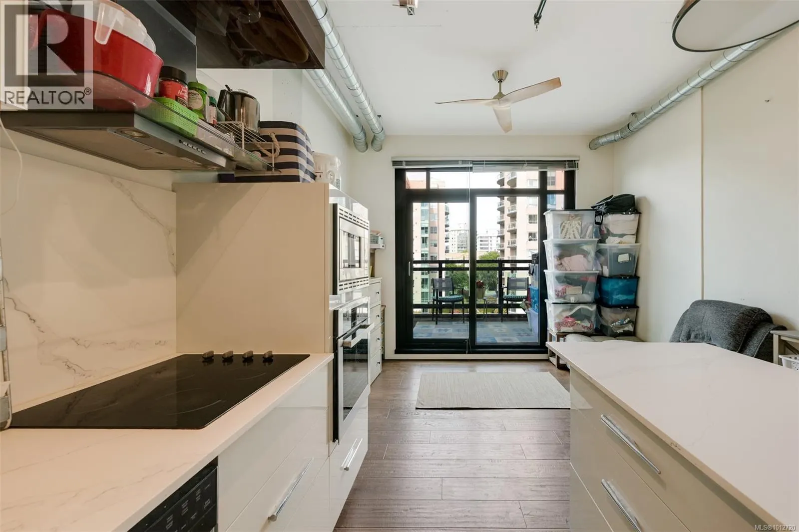 523 1029 View St