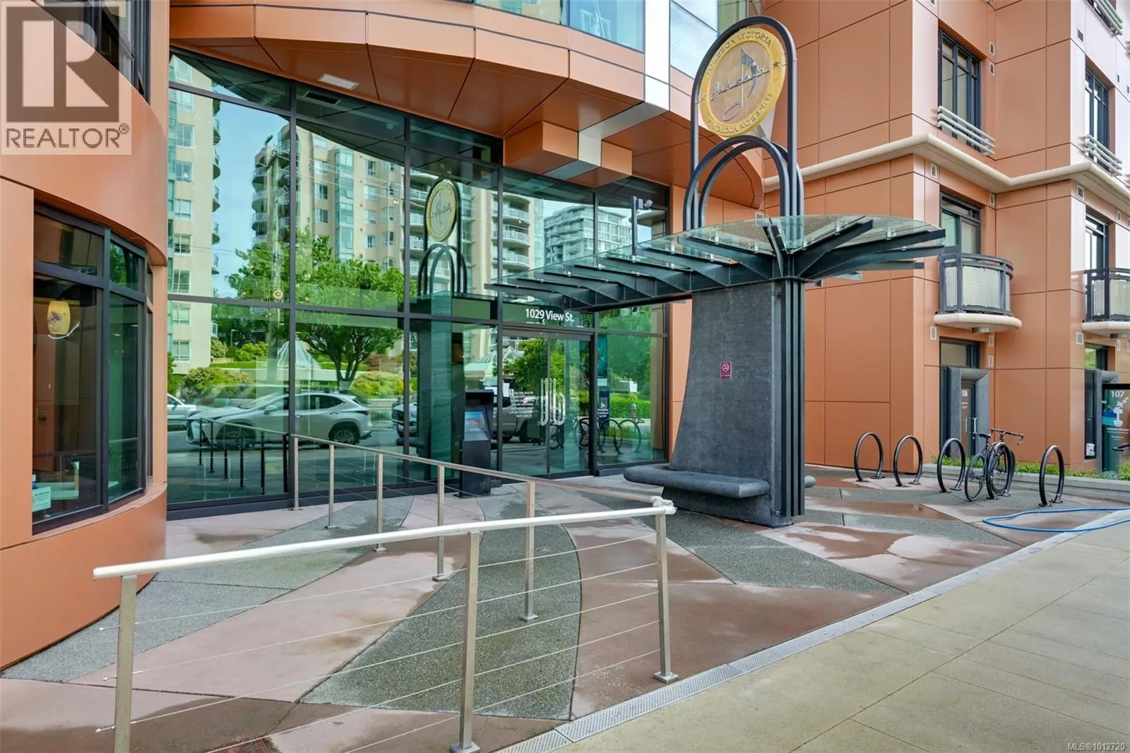 523 1029 View St