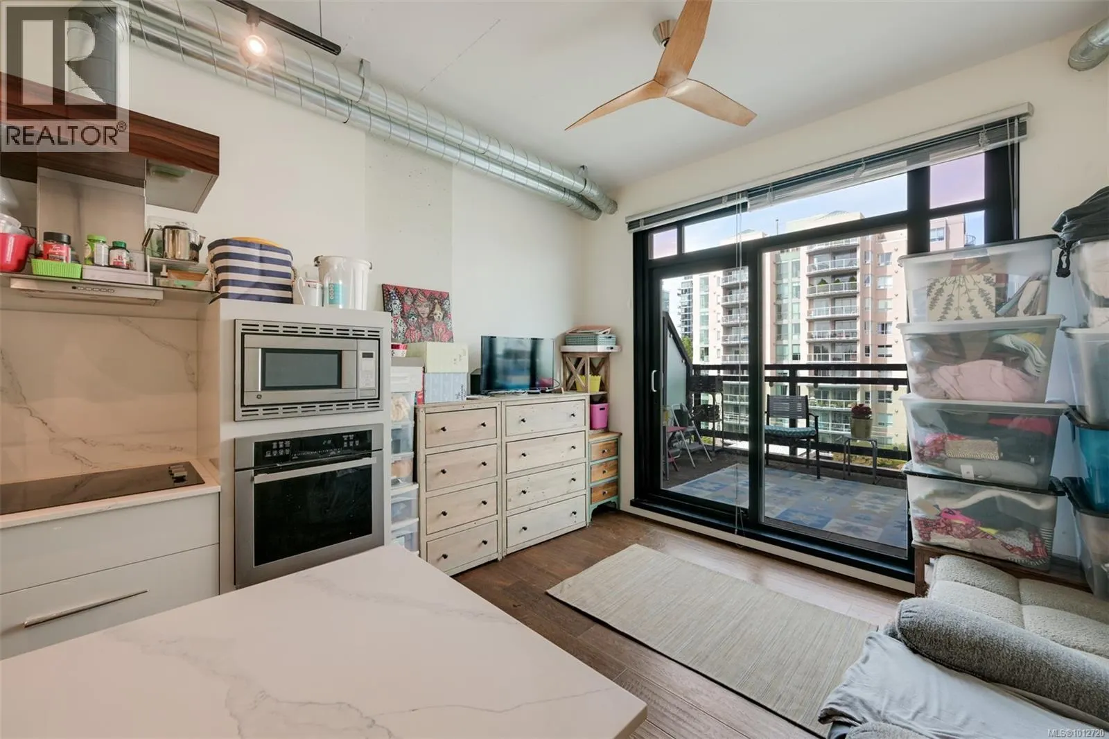 523 1029 View St