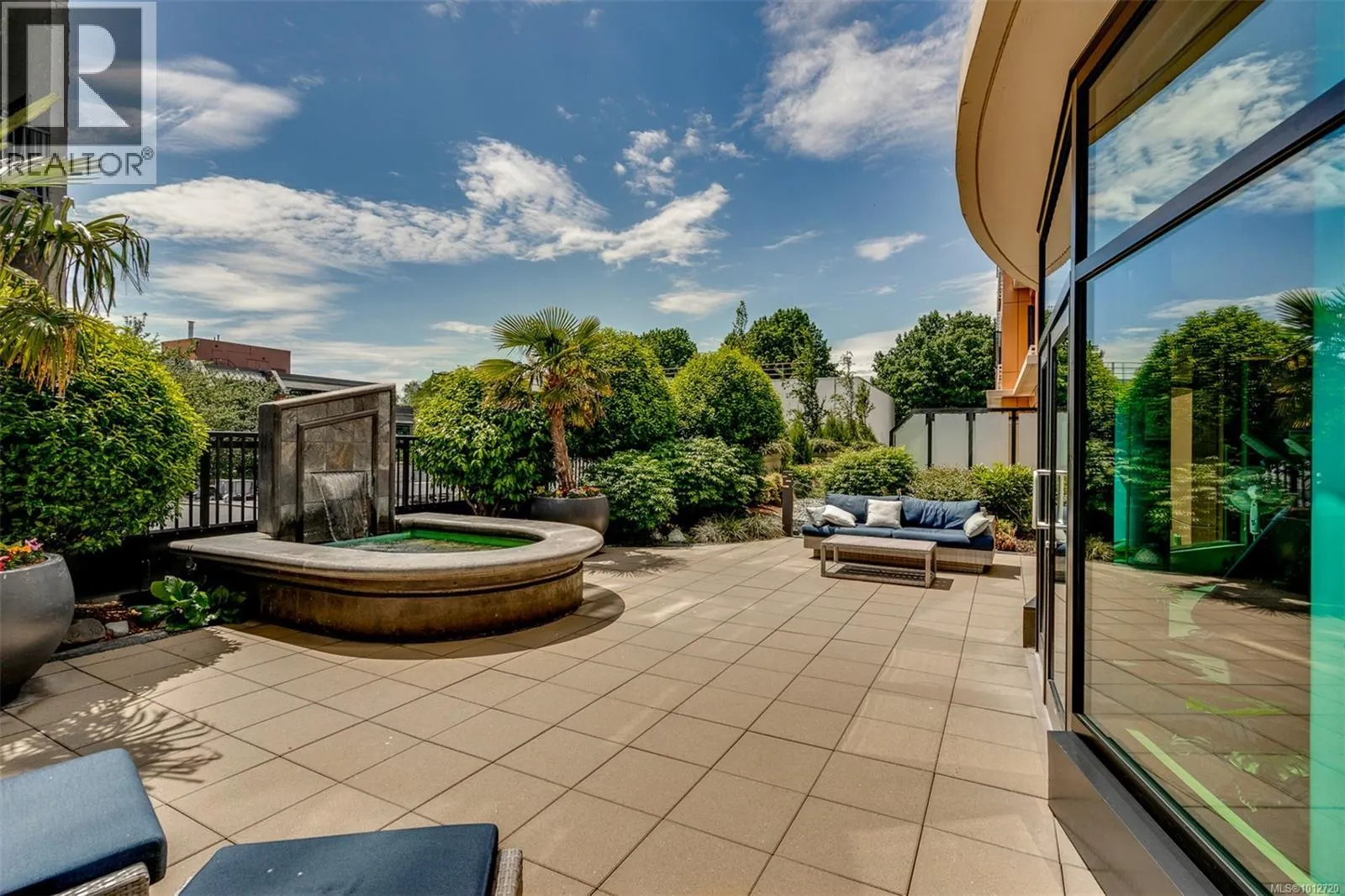 523 1029 View St