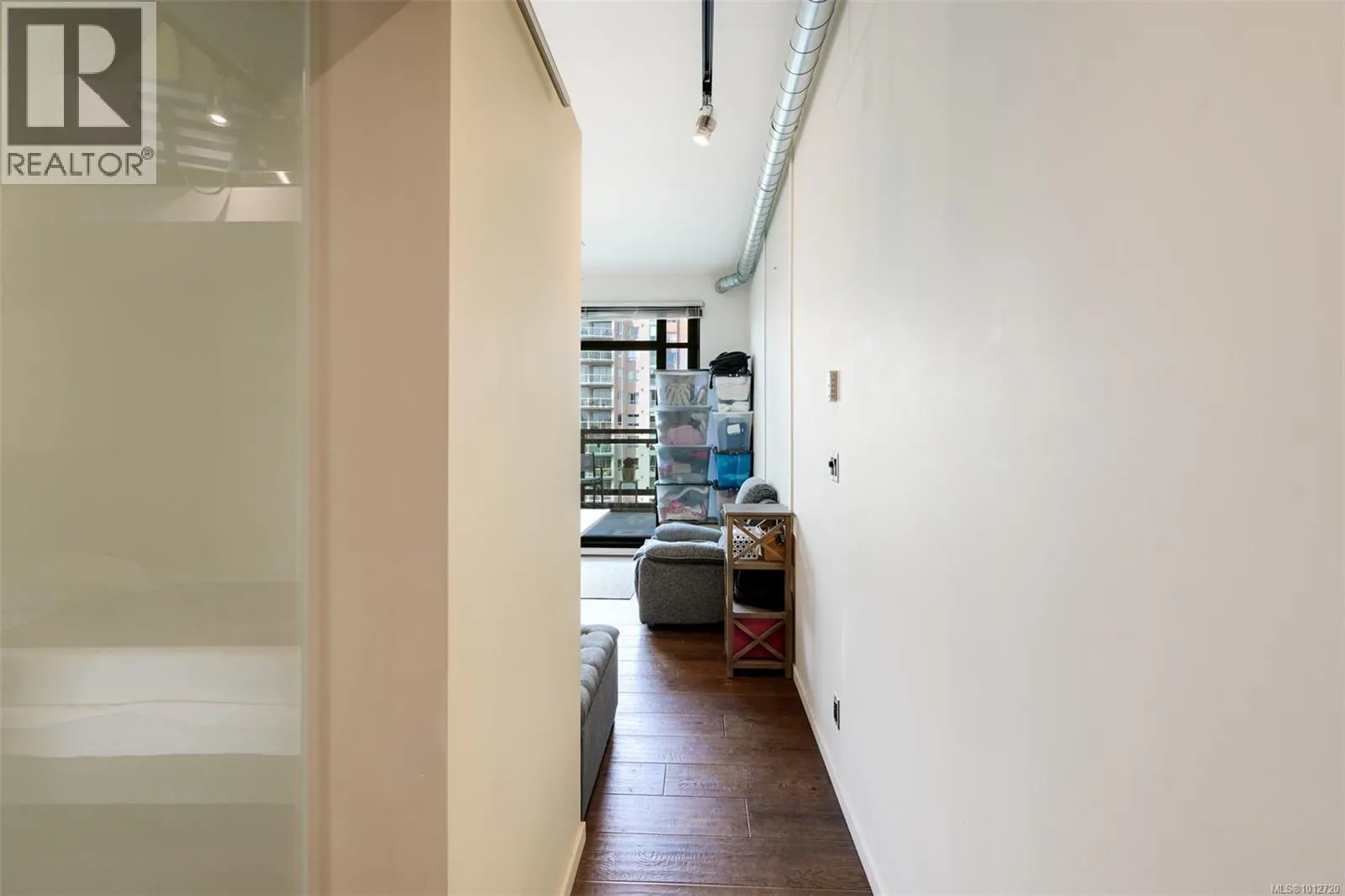 523 1029 View St