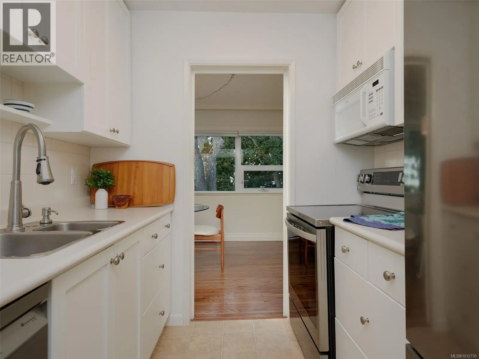 608 1159 Beach Dr