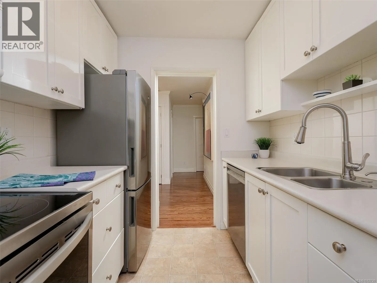 608 1159 Beach Dr