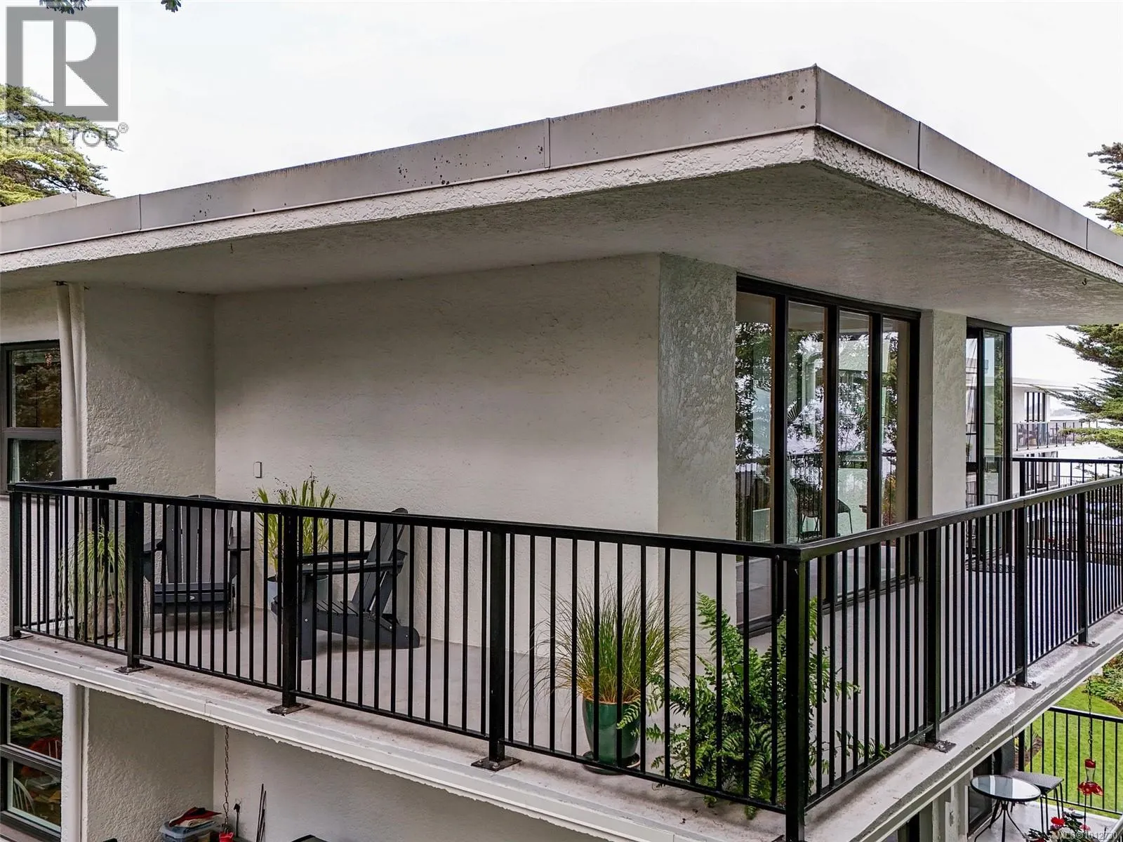608 1159 Beach Dr