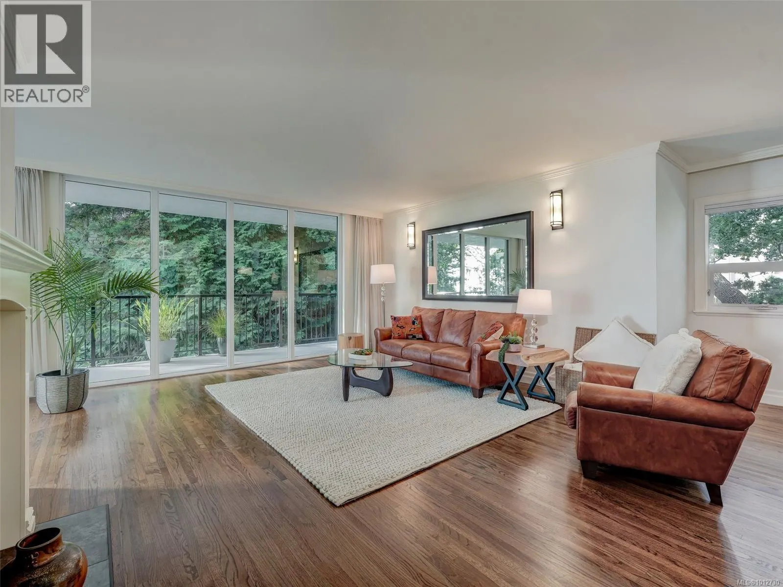 608 1159 Beach Dr