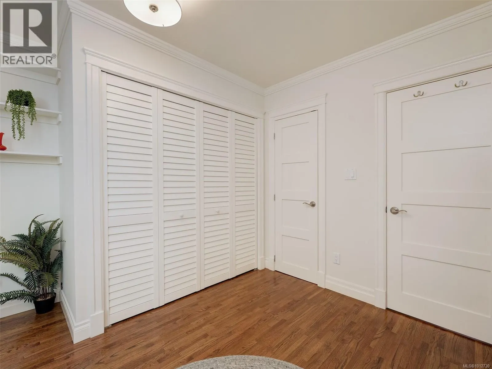 608 1159 Beach Dr