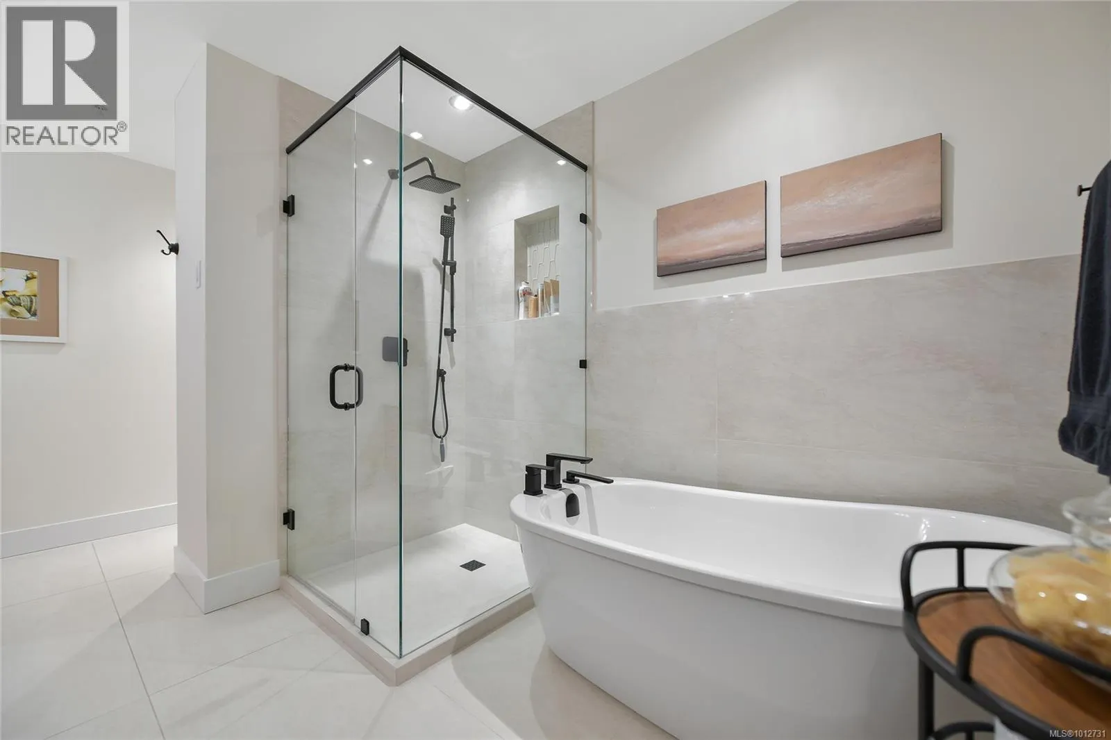 5336 Sayward Hill Cres