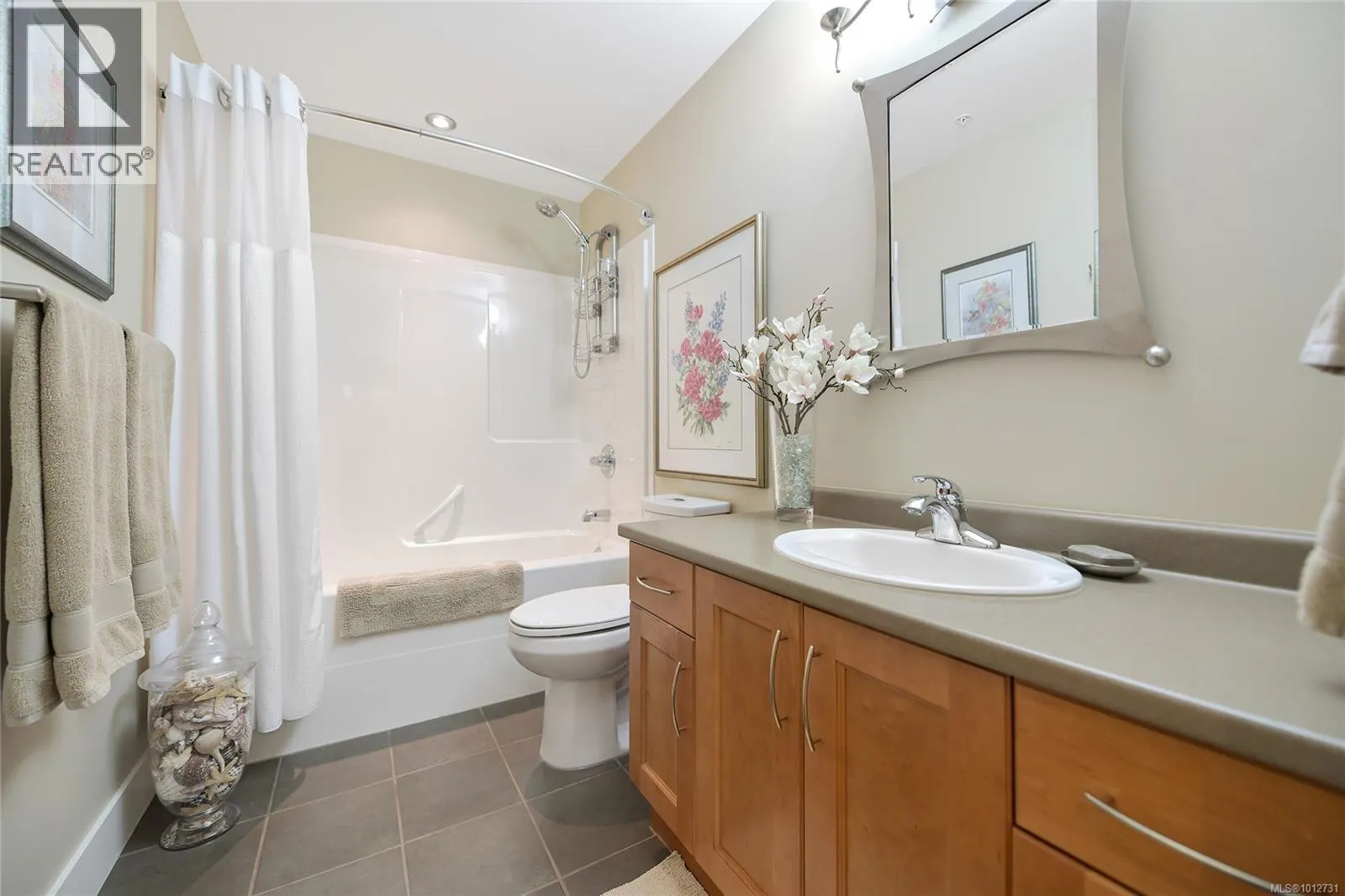 5336 Sayward Hill Cres