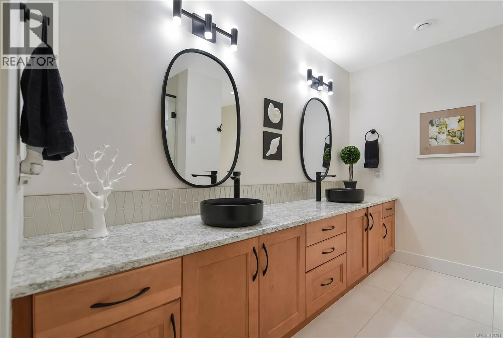 5336 Sayward Hill Cres
