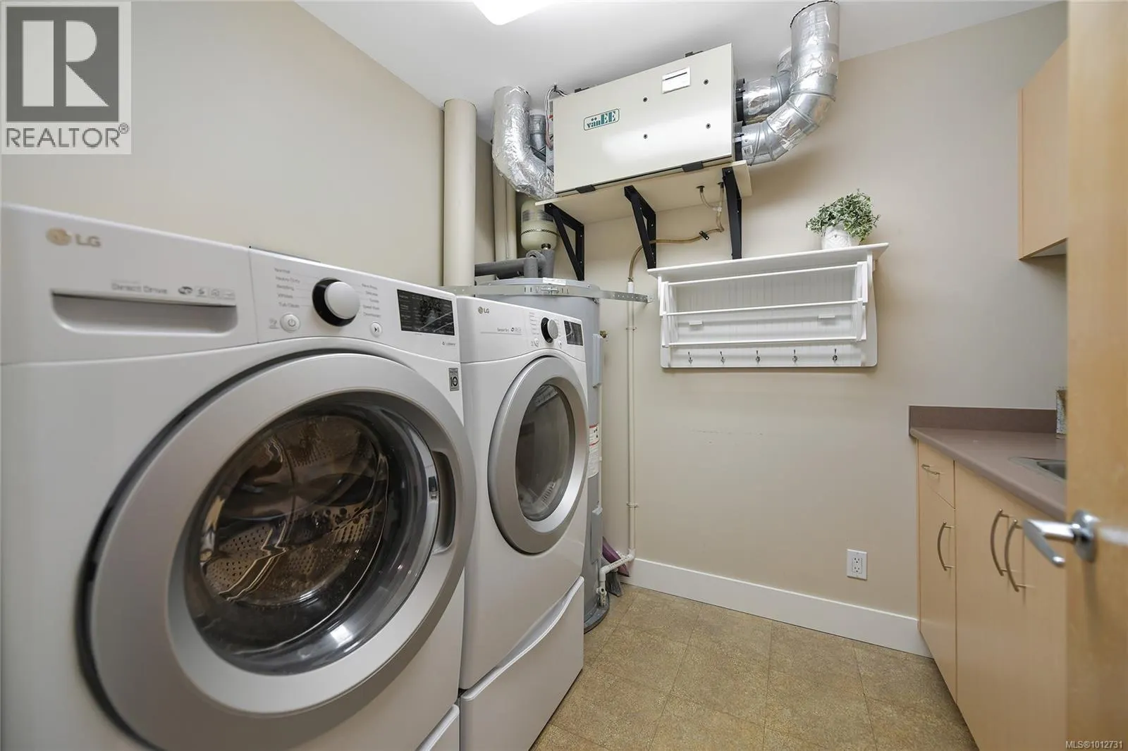 5336 Sayward Hill Cres