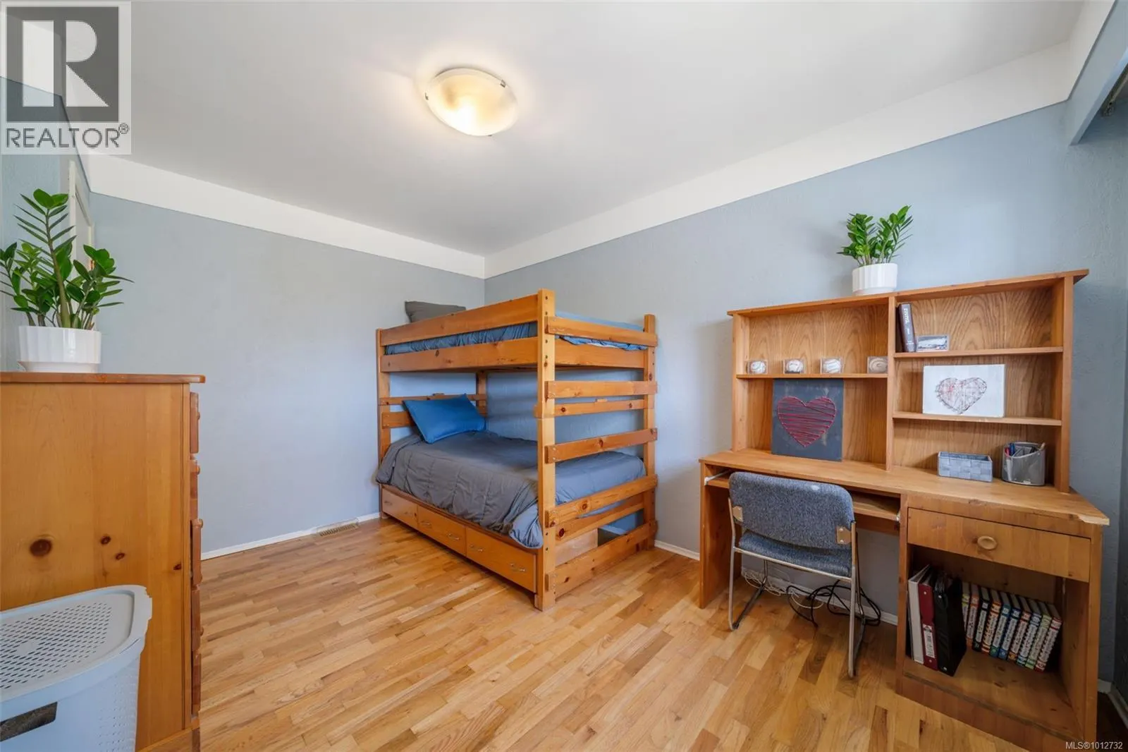 4309 Savoy Pl