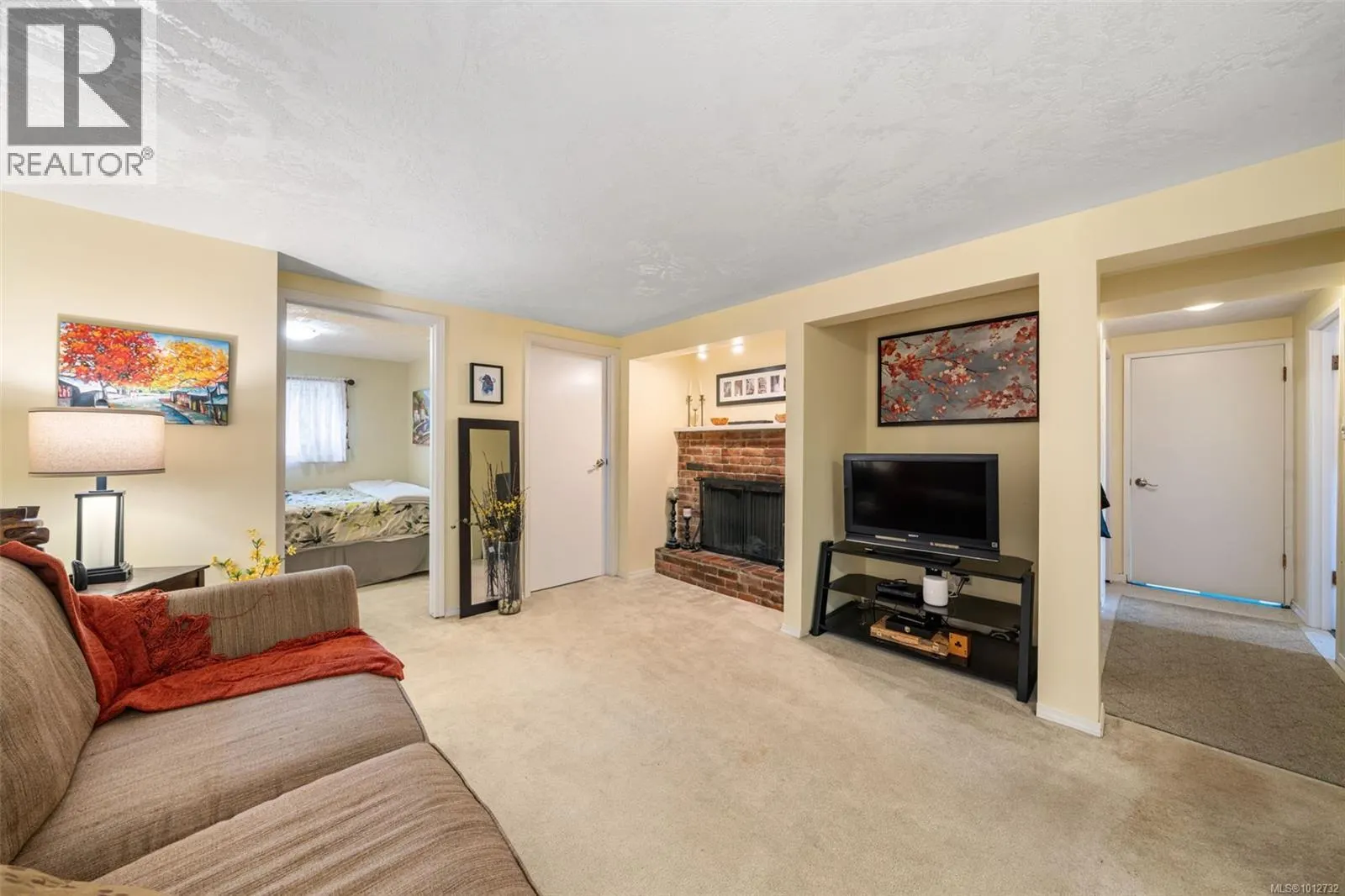4309 Savoy Pl