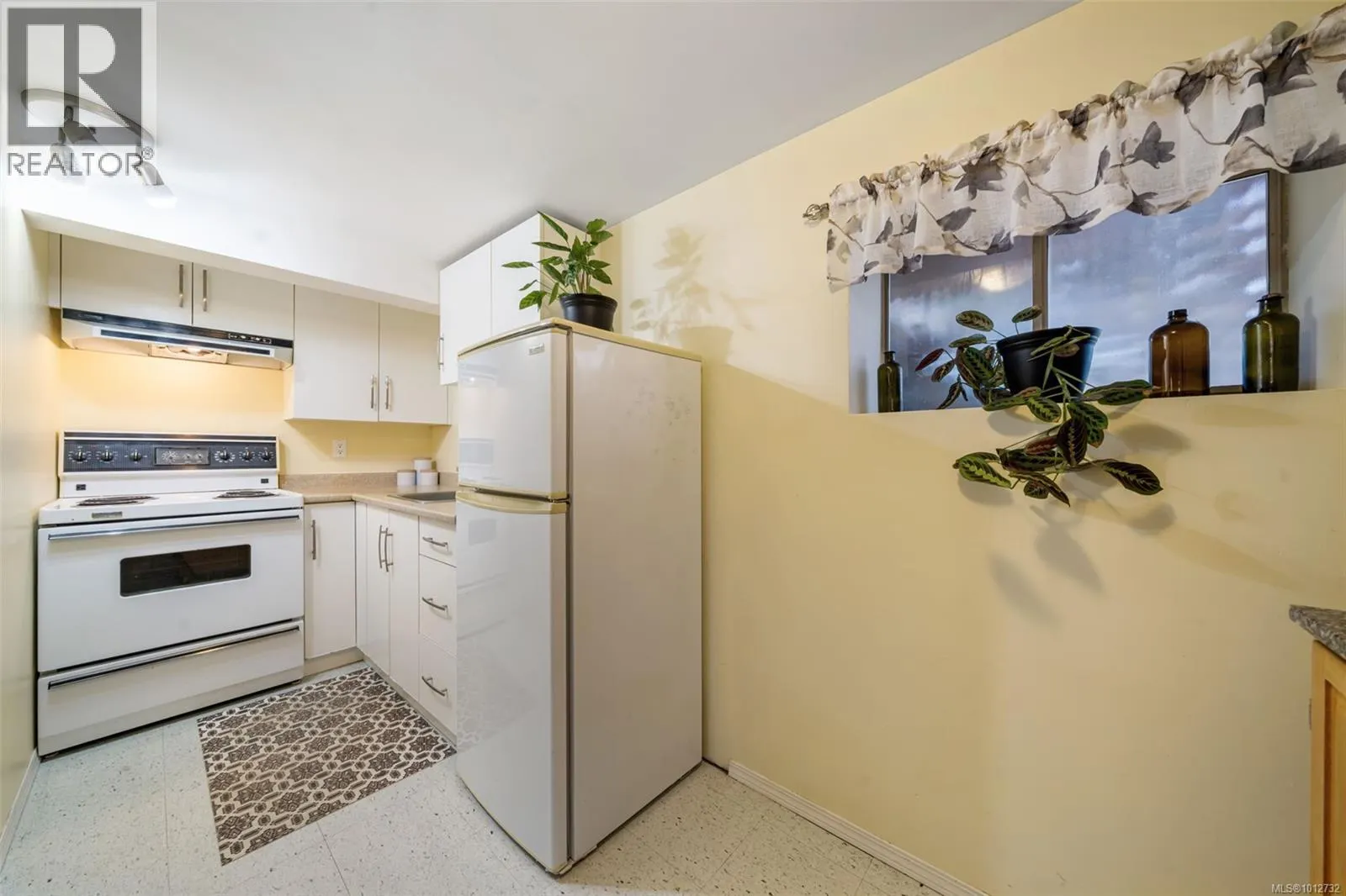 4309 Savoy Pl