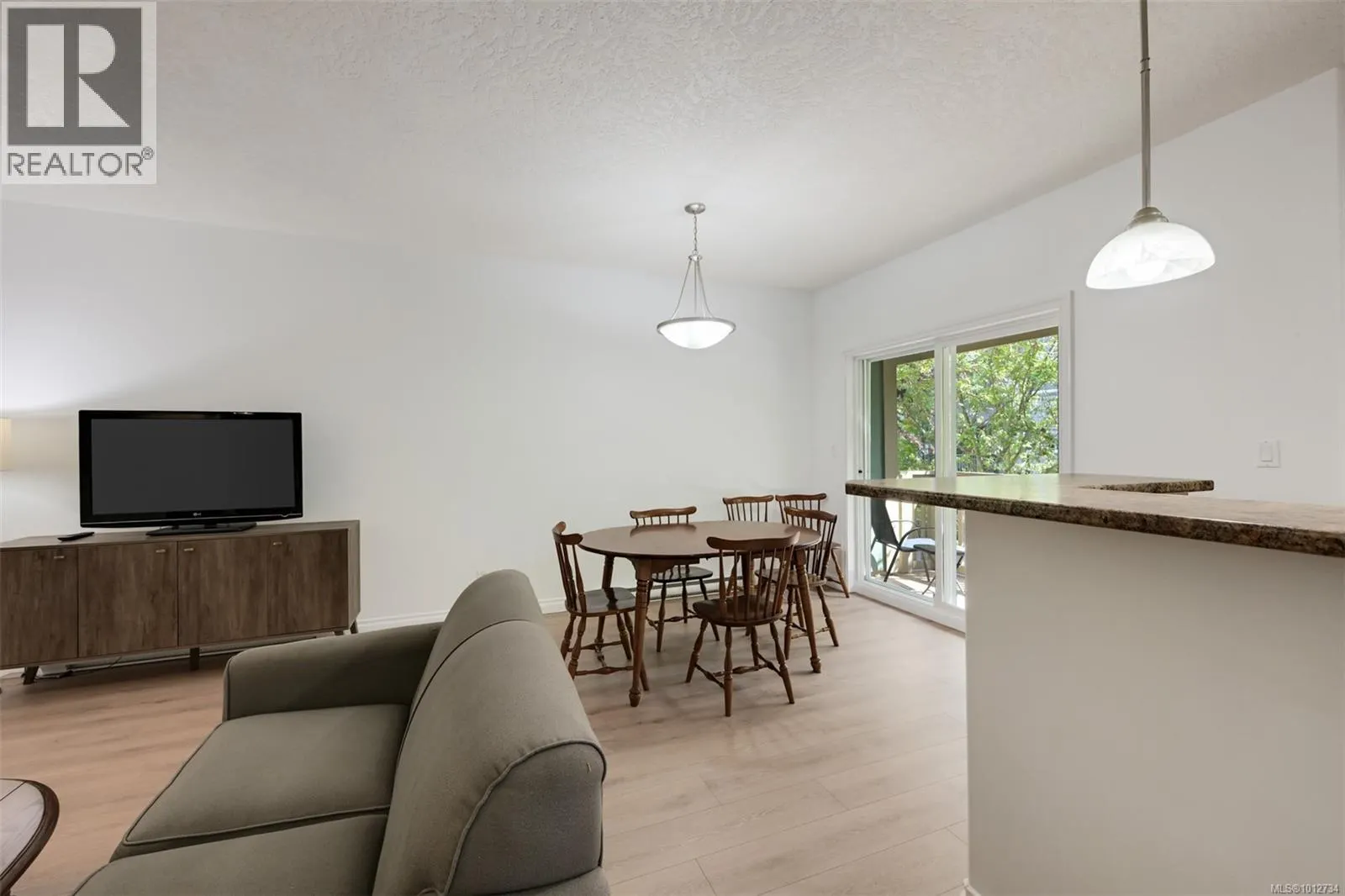 2 1405 Mallek Cres