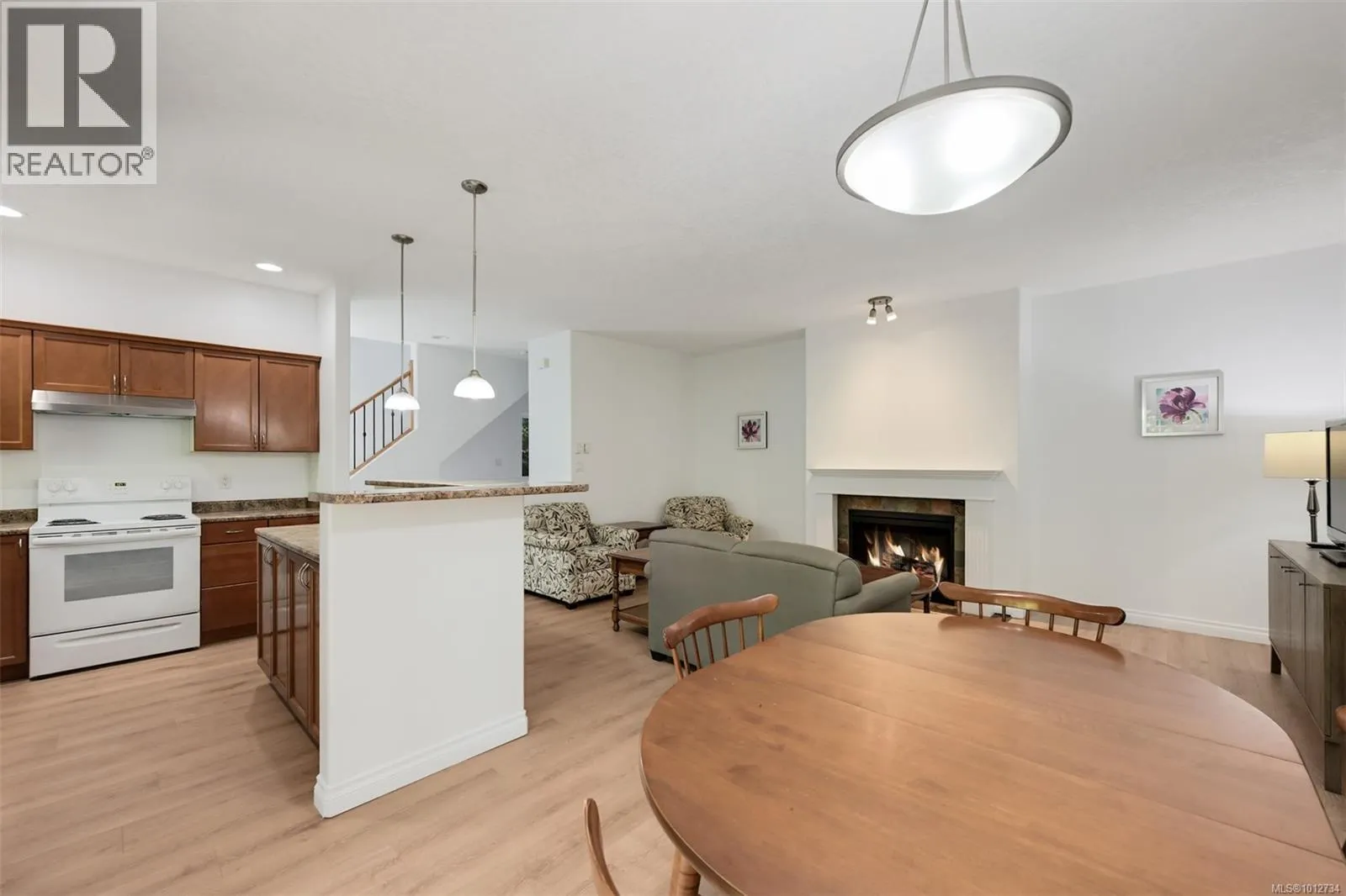 2 1405 Mallek Cres
