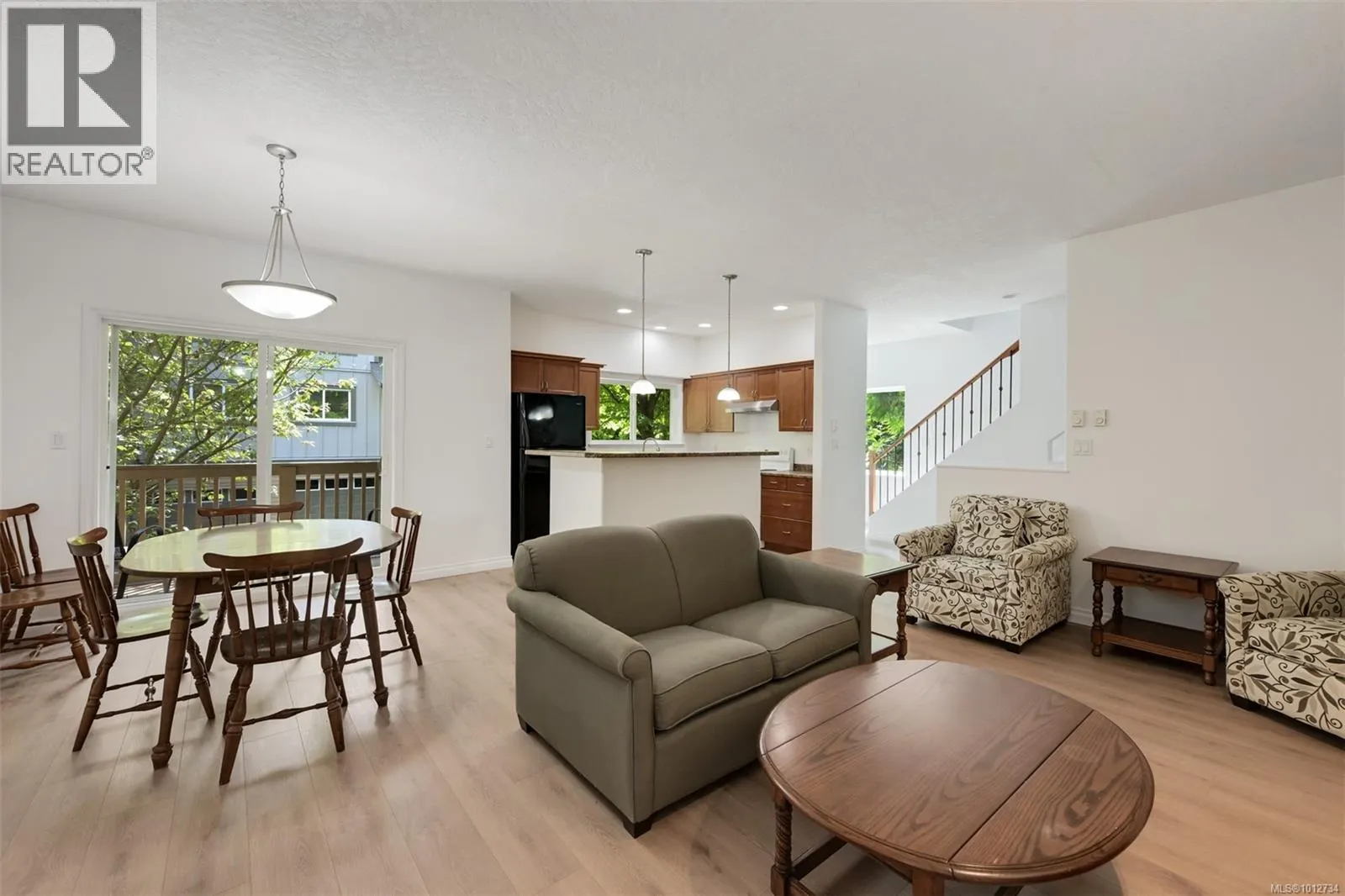 2 1405 Mallek Cres