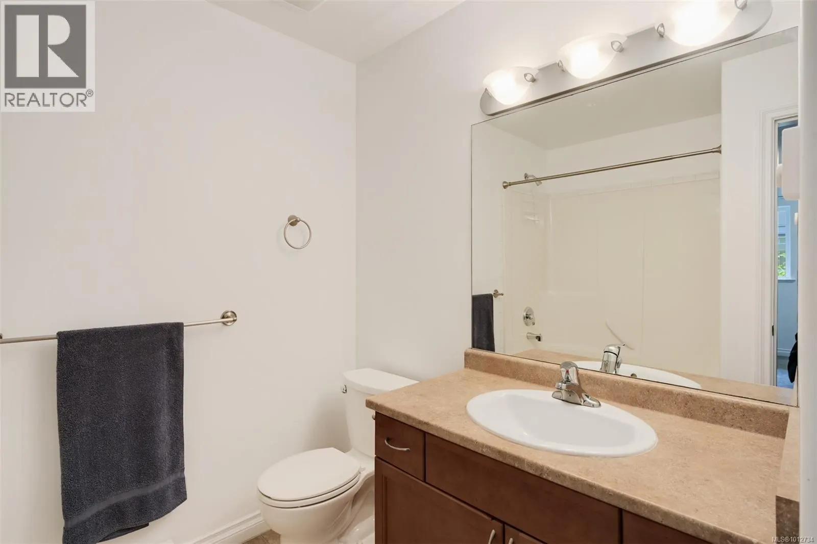 2 1405 Mallek Cres