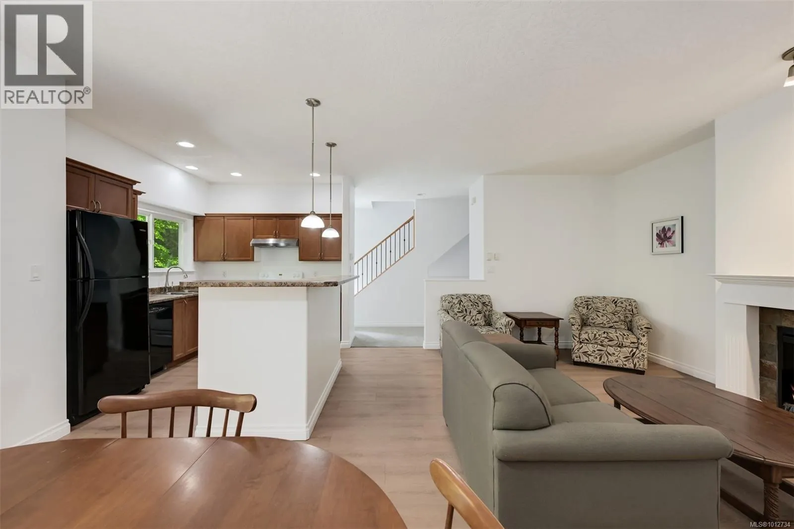 2 1405 Mallek Cres