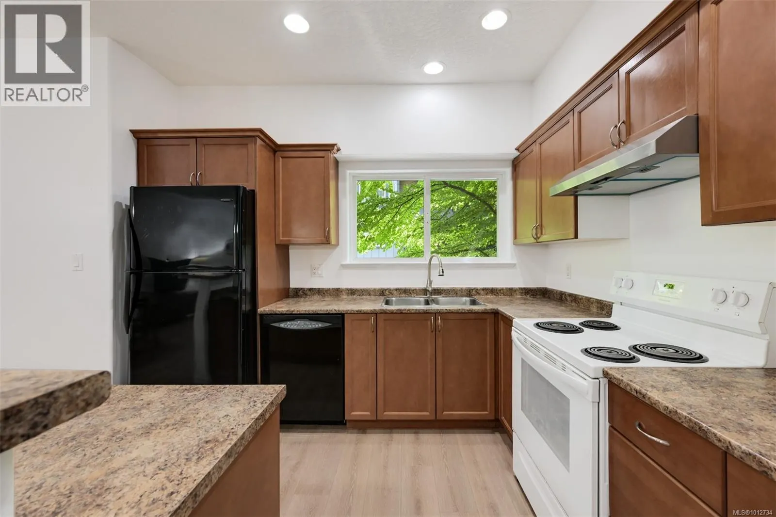 2 1405 Mallek Cres