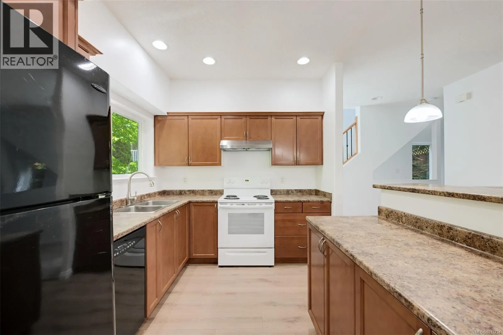 2 1405 Mallek Cres