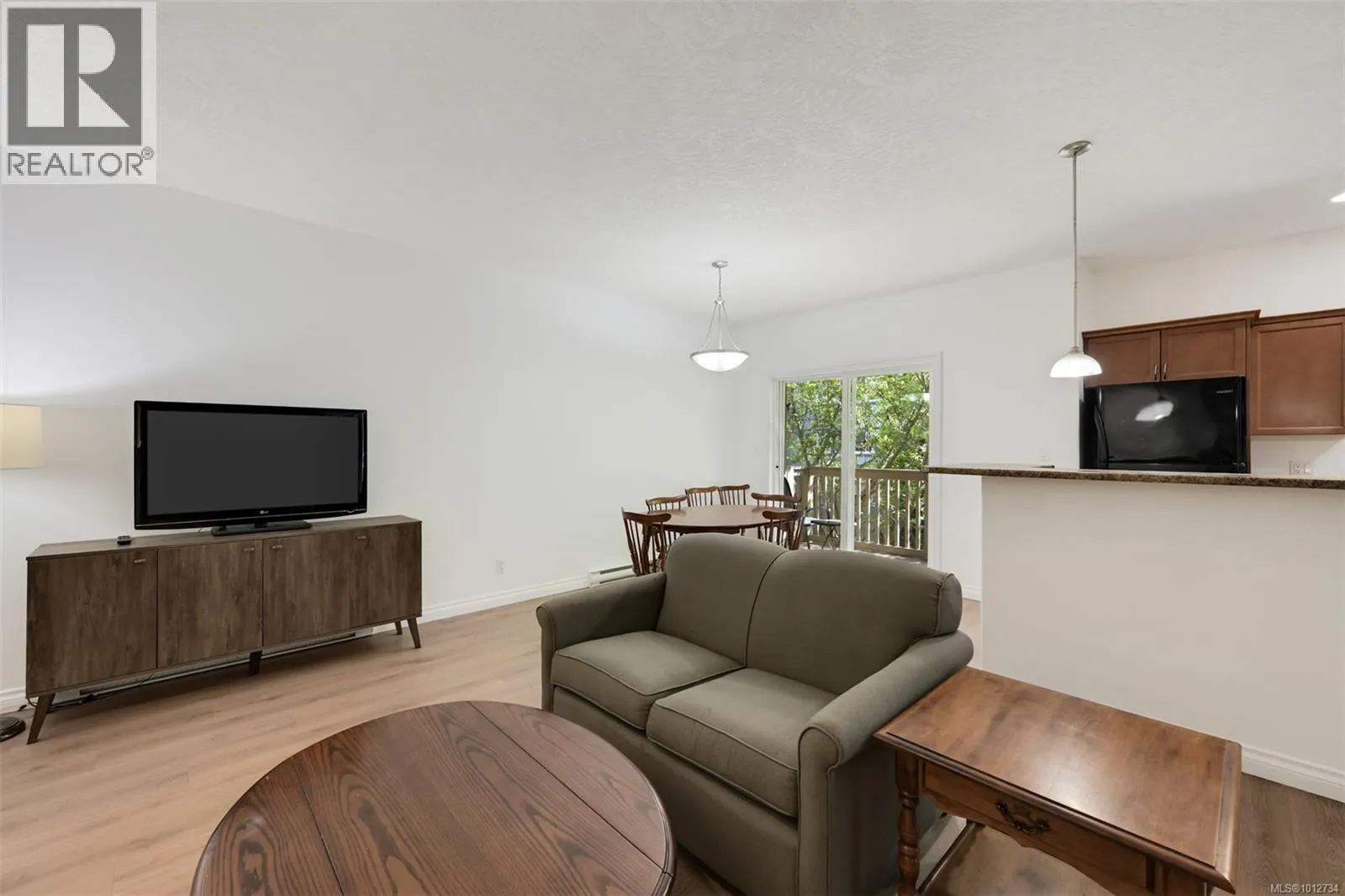 2 1405 Mallek Cres