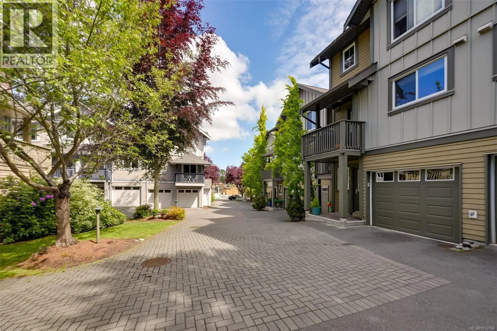 2 1405 Mallek Cres